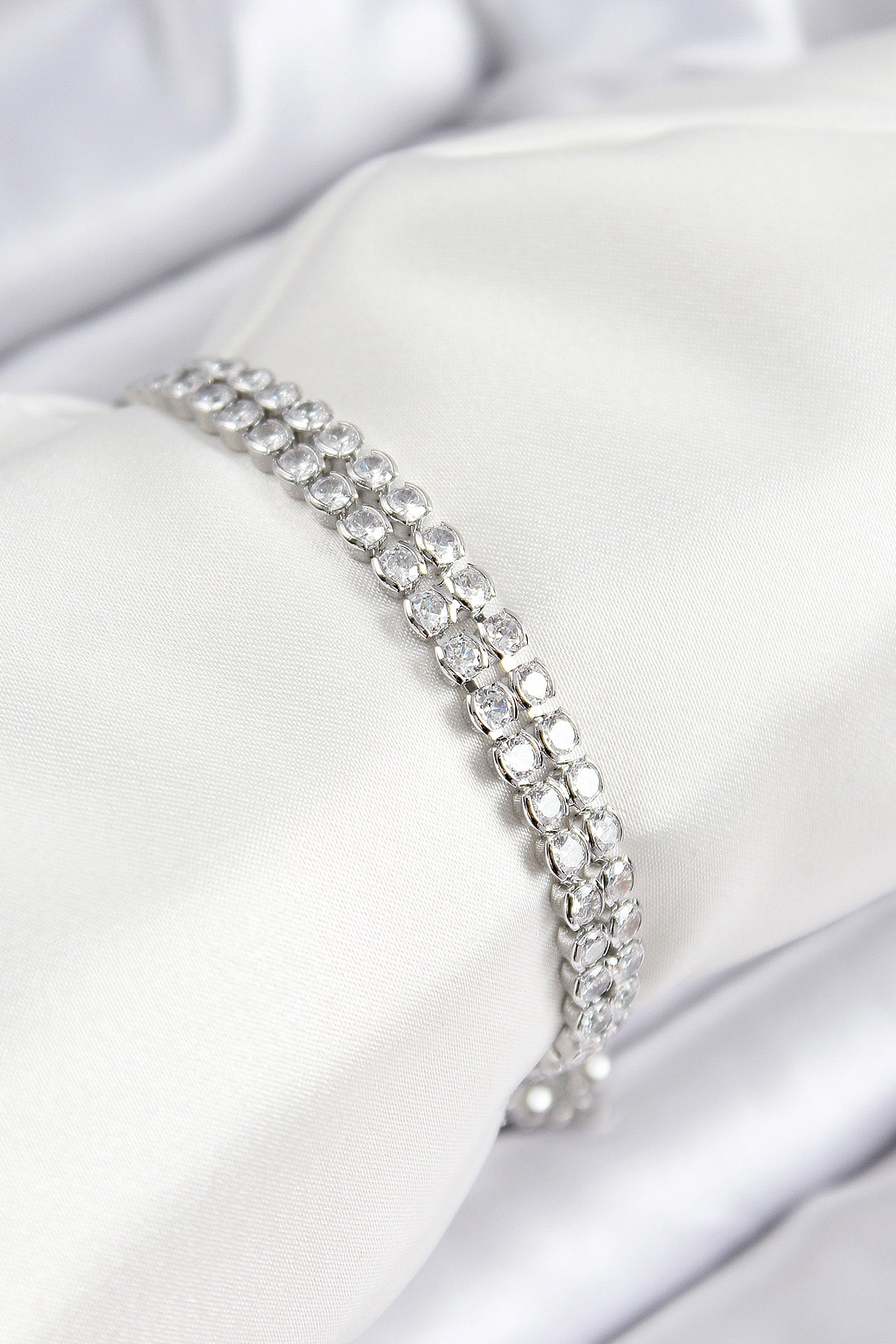 Pirinç Zirkon Taşlı Çift Sıra Model Gümüş Renk Asansörlü Kadın Bileklik