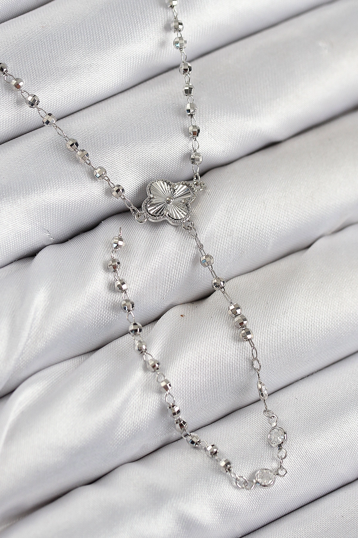 Pirinç Zirkon Taşlı Yonca Model Gümüş Renk Kadın Y Kolye