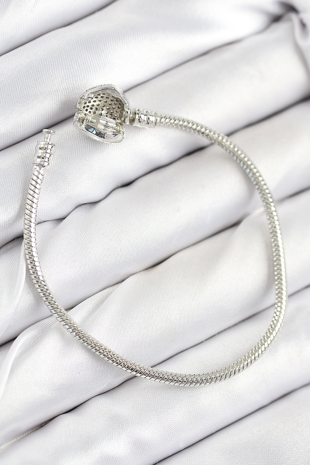 Pirinç Charm Zirkon Taşlı Kalp Model Gümüş Renk Kadın Bileklik