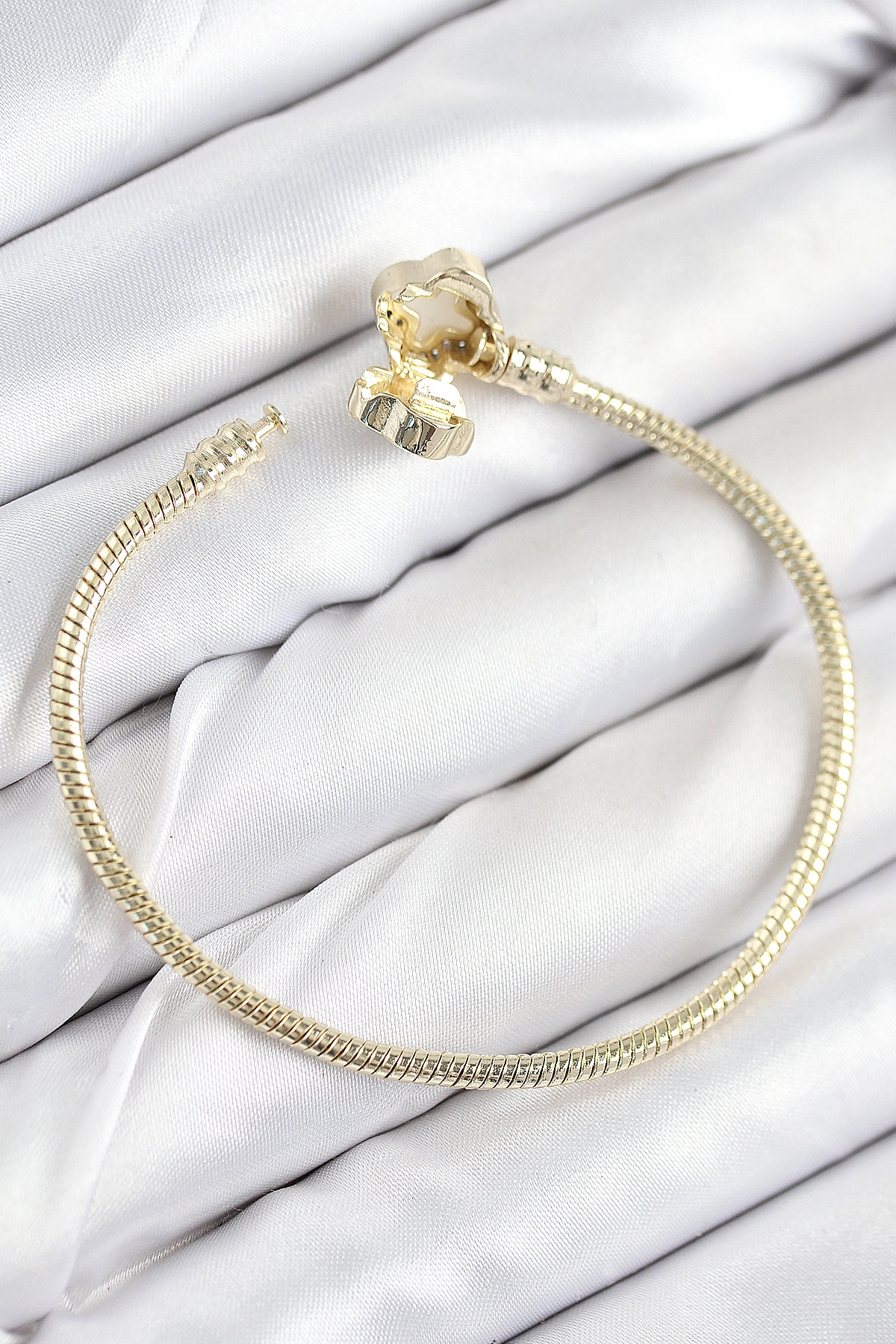 Pirinç Charm Zirkon Taşlı Yonca Model Gold Renk Kadın Bileklik