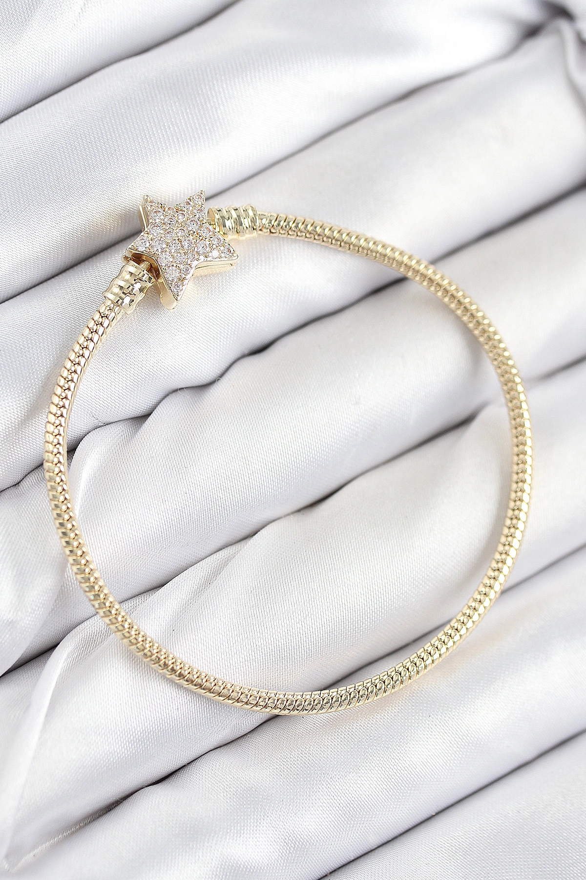 Pirinç Charm Zirkon Taşlı Yıldız Model Gold Renk Kadın Bileklik