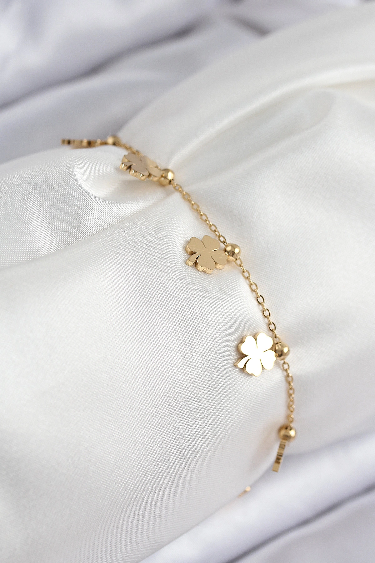 316L Çelik Sıralı Yonca Model Gold Renk Kadın Bileklik