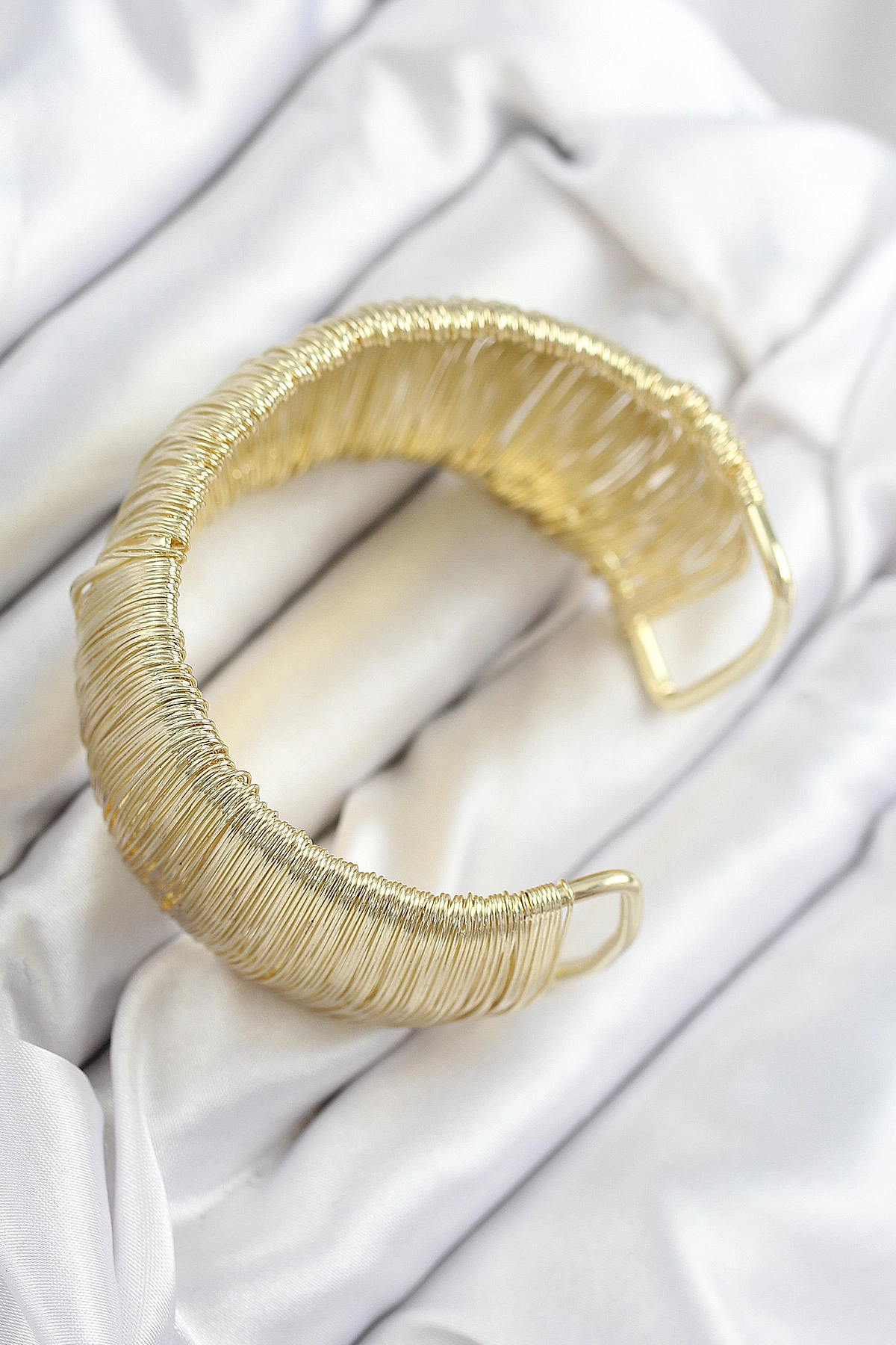 Pirinç Tel Sarma Model Gold Renk Kadın Bileklilk