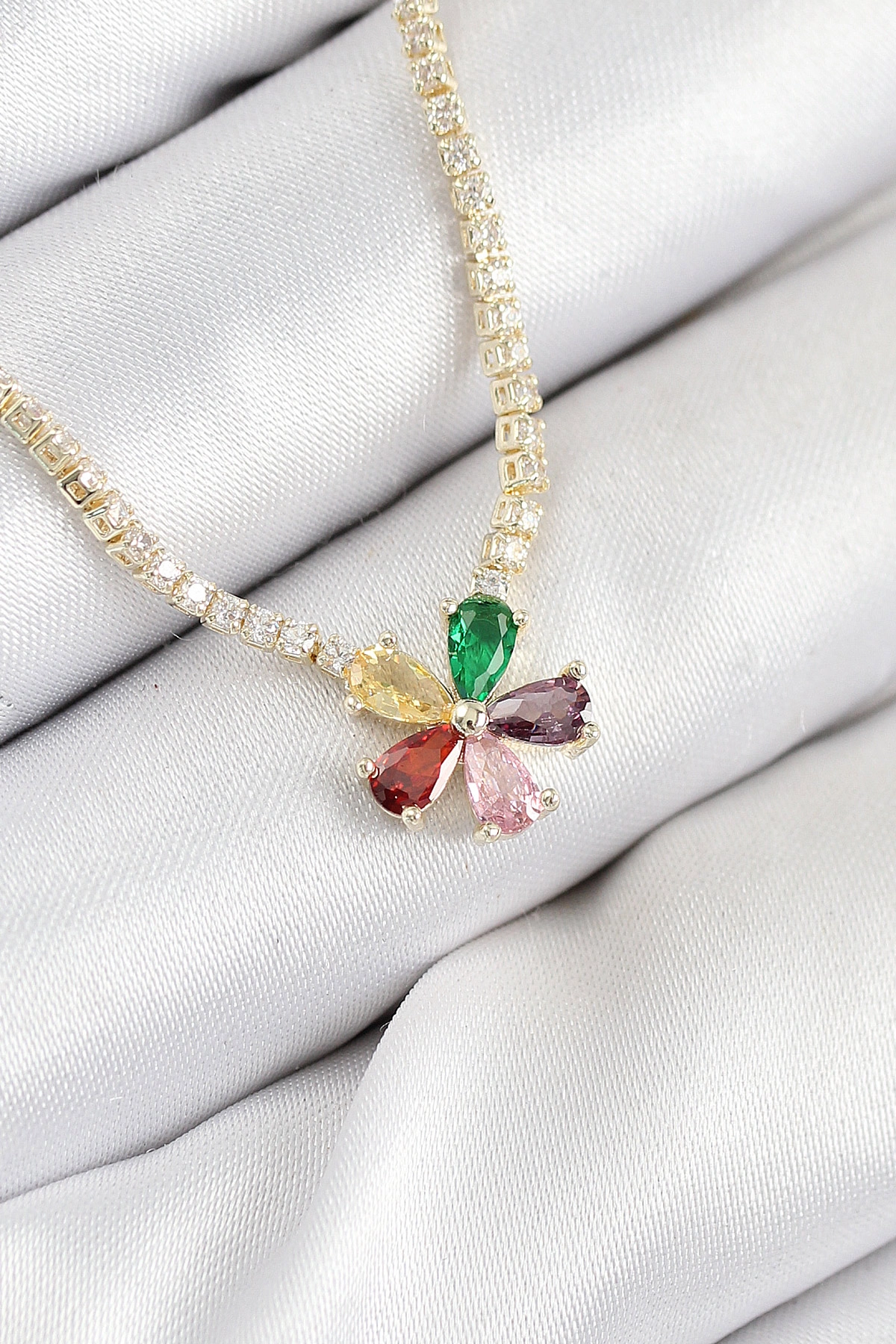 Pirinç Zirkon Taşlı Su Yolu Asorti Çiçek Model Gold Renk Kadın Kolye