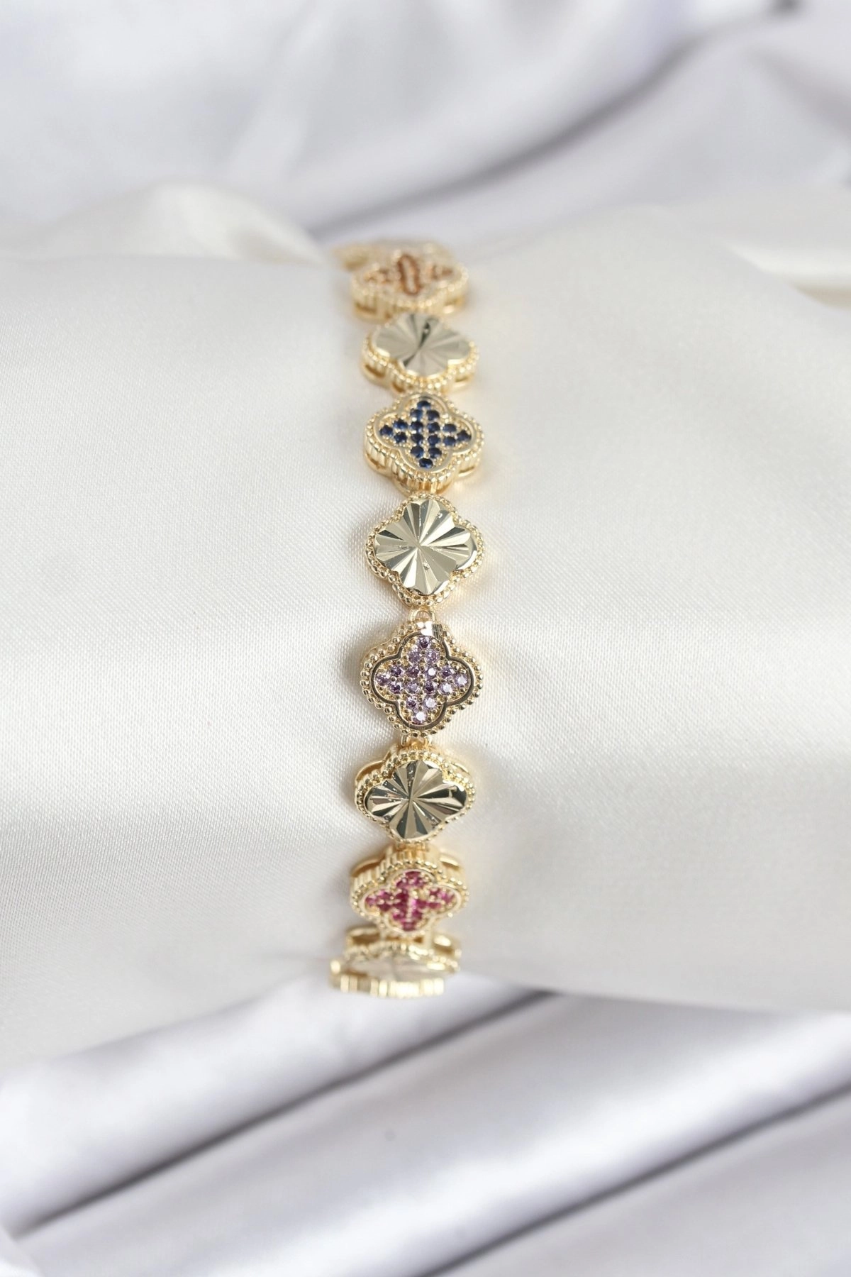 Pirinç VIP Seri Yonca Zirkon Taşlı Kadın Bileklik