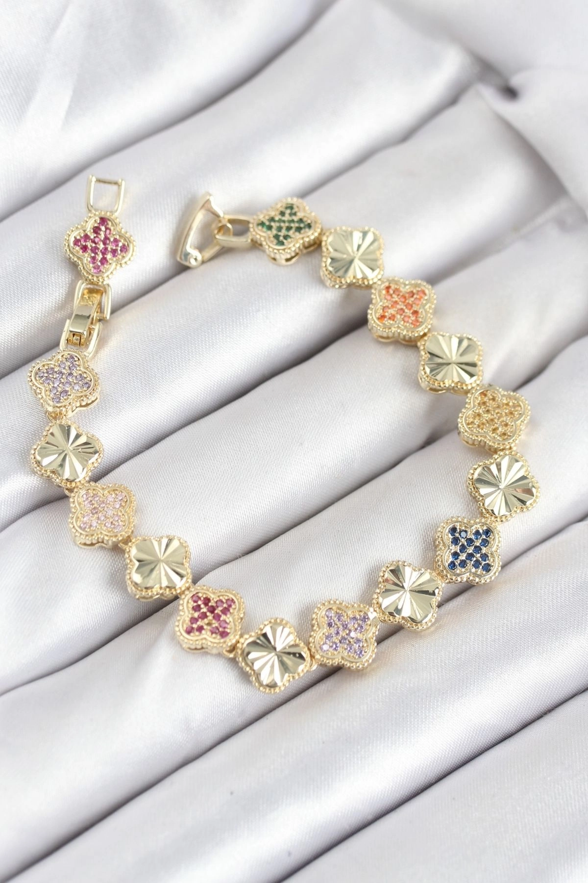 Pirinç VIP Seri Yonca Zirkon Taşlı Kadın Bileklik