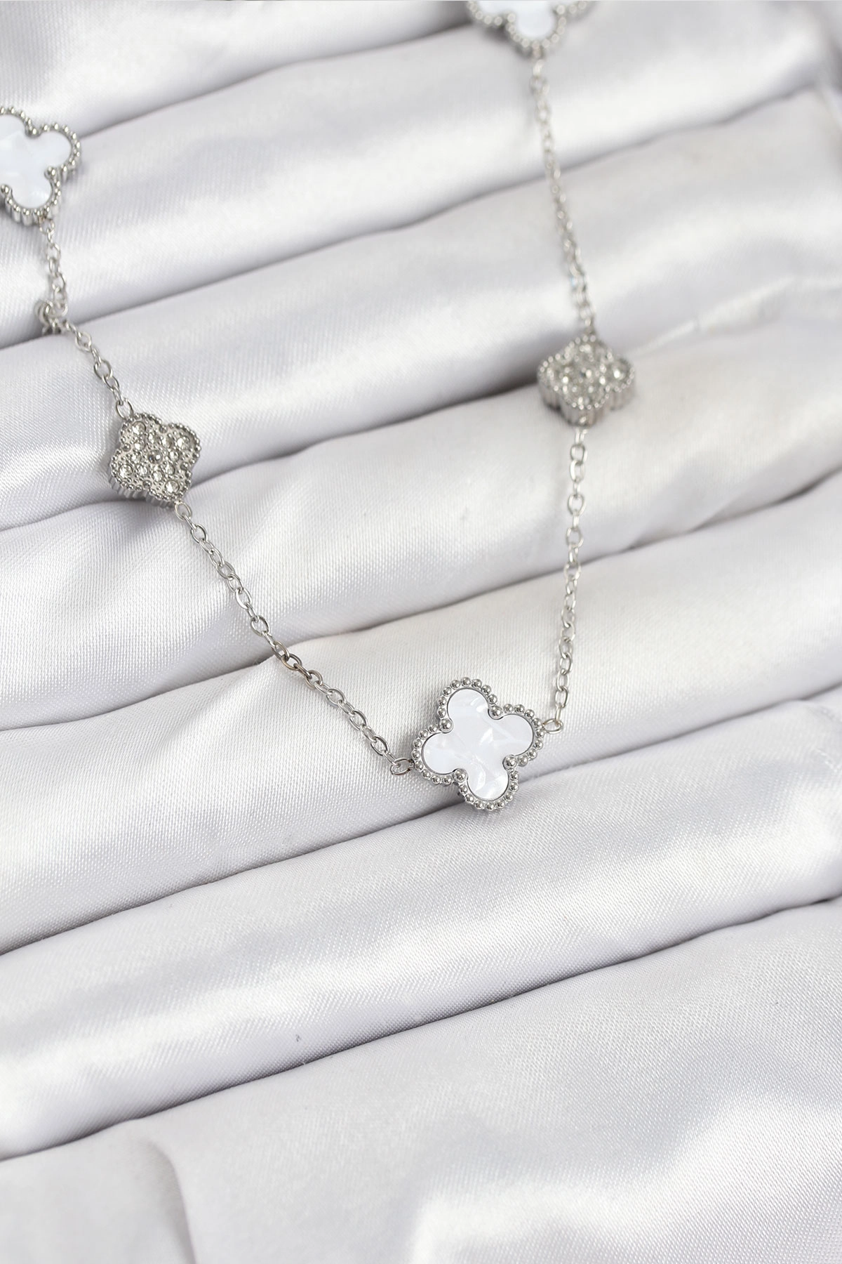316L Çelik Zincir Gümüş Renk Beyaz ve Zirkon Taşlı Yonca Kadın Kolye