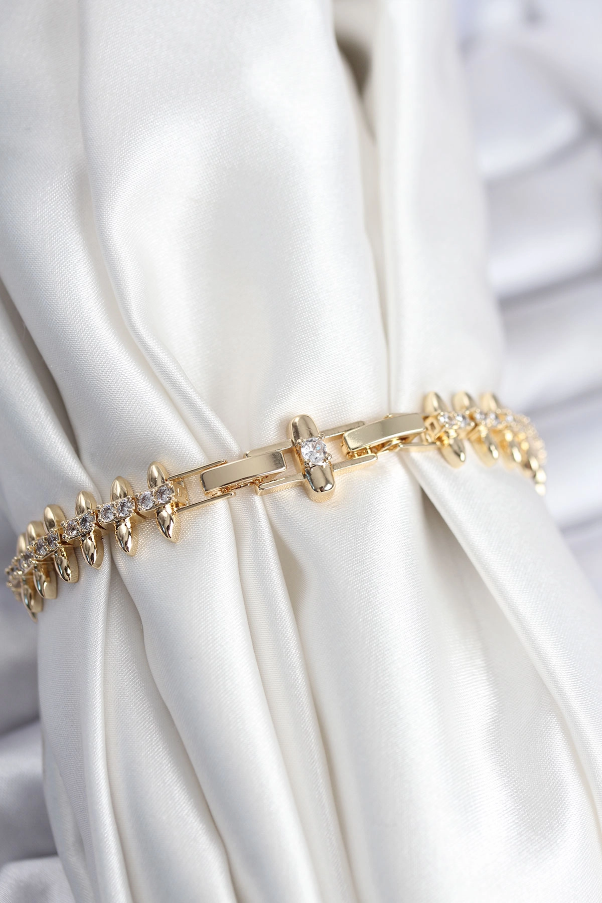 Pirinç VIP Seri Gold Renk Sıralı Damla Model Kadın Bileklik