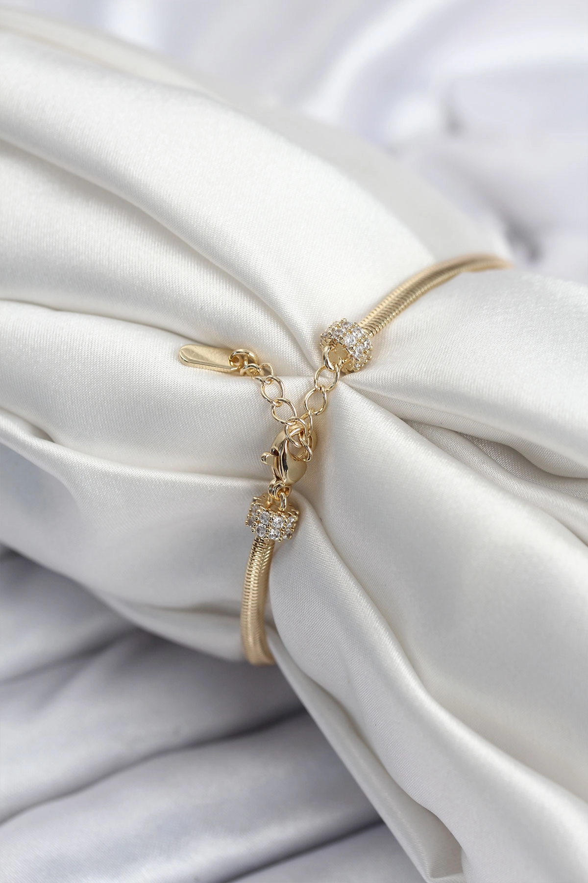 Pirinç VIP Seri Gold Renk Kutup Yıldızı Model Kadın Bileklik