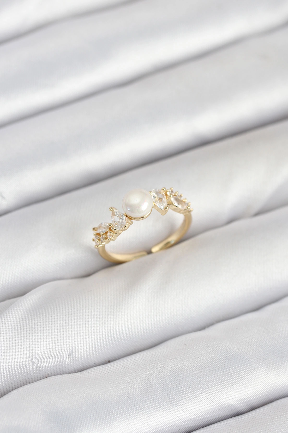 Pirinç Gold Renk Zirkon Taşlı İncili Model Kadın Yüzük