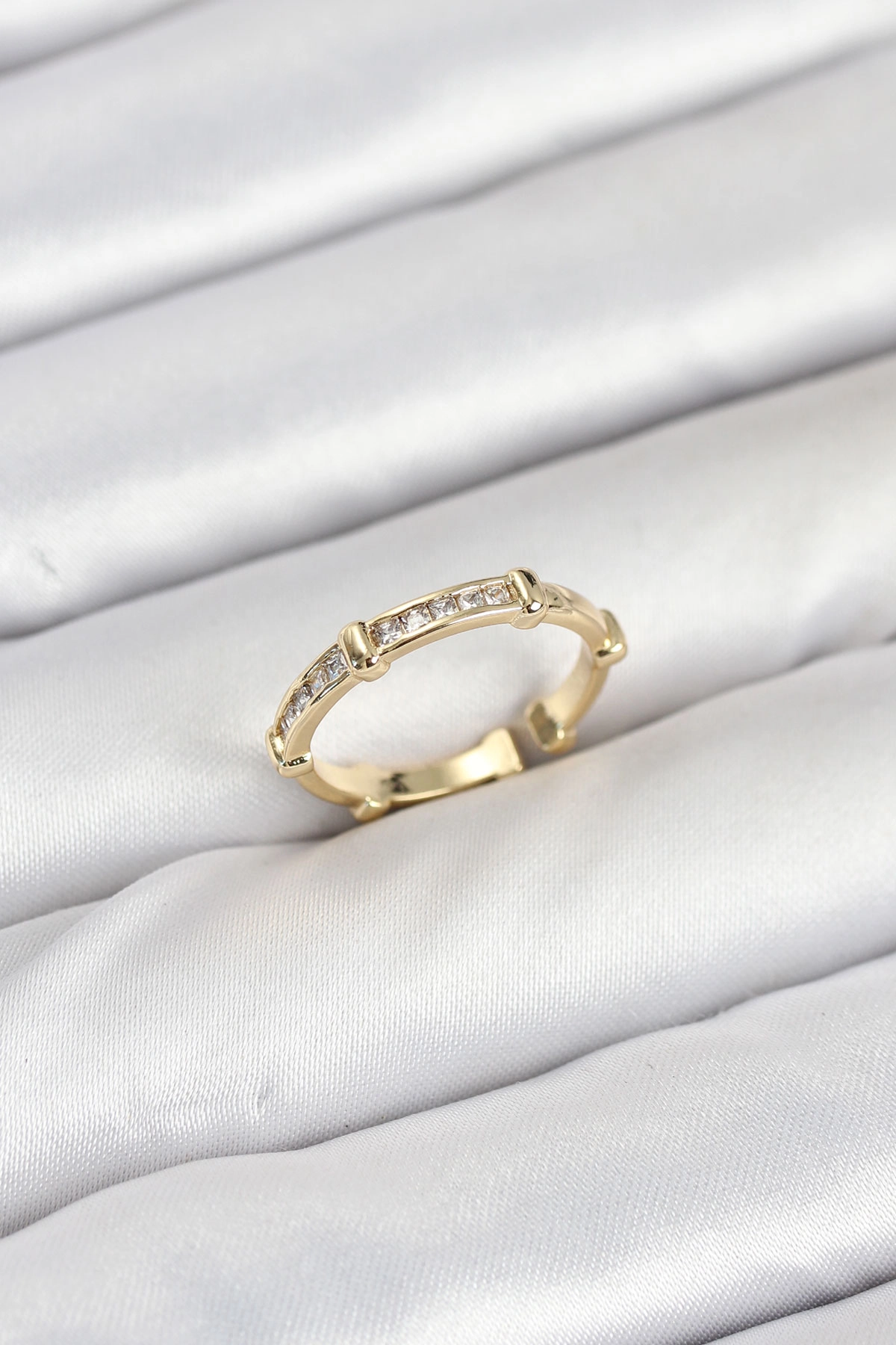 Pirinç Gold Renk Kemik Model Zirkon Taşlı Kadın Yüzük