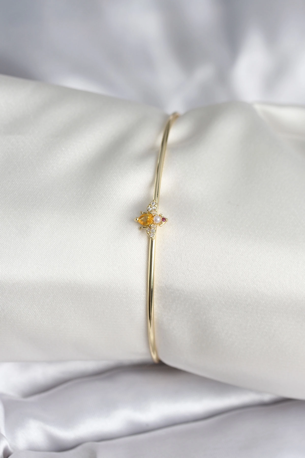 Sinek Figürlü Gold Renk Pirinç Kadın Bileklik