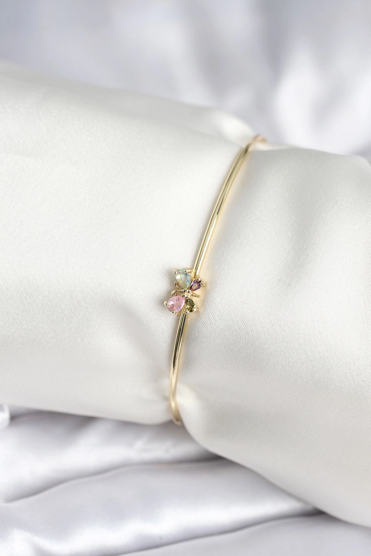 Renkli Kelebek Figür Gold Renk Pirinç Kadın Bileklik