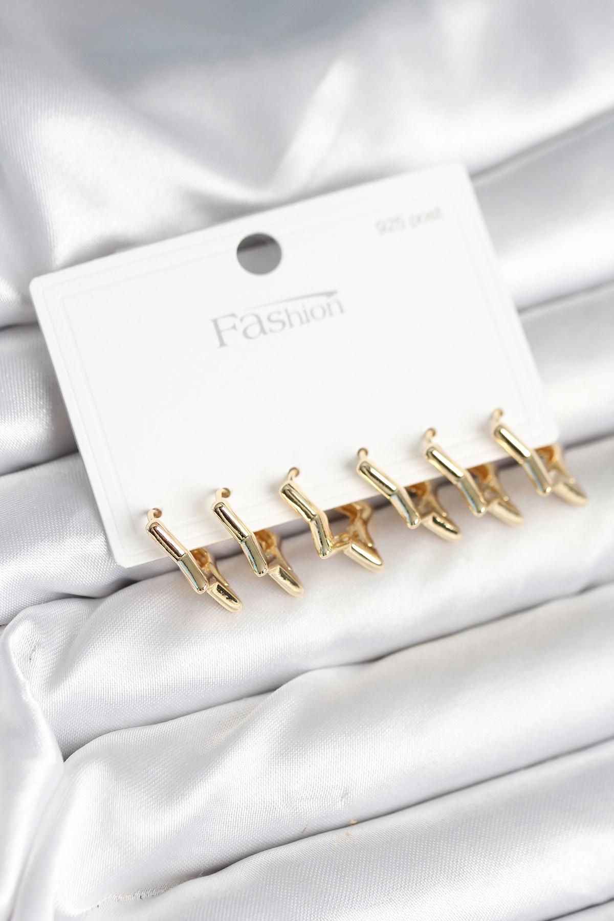 Yıldız Model Gold Renk 925 Ayar Gümüş Çivili Kadın Küpe Seti