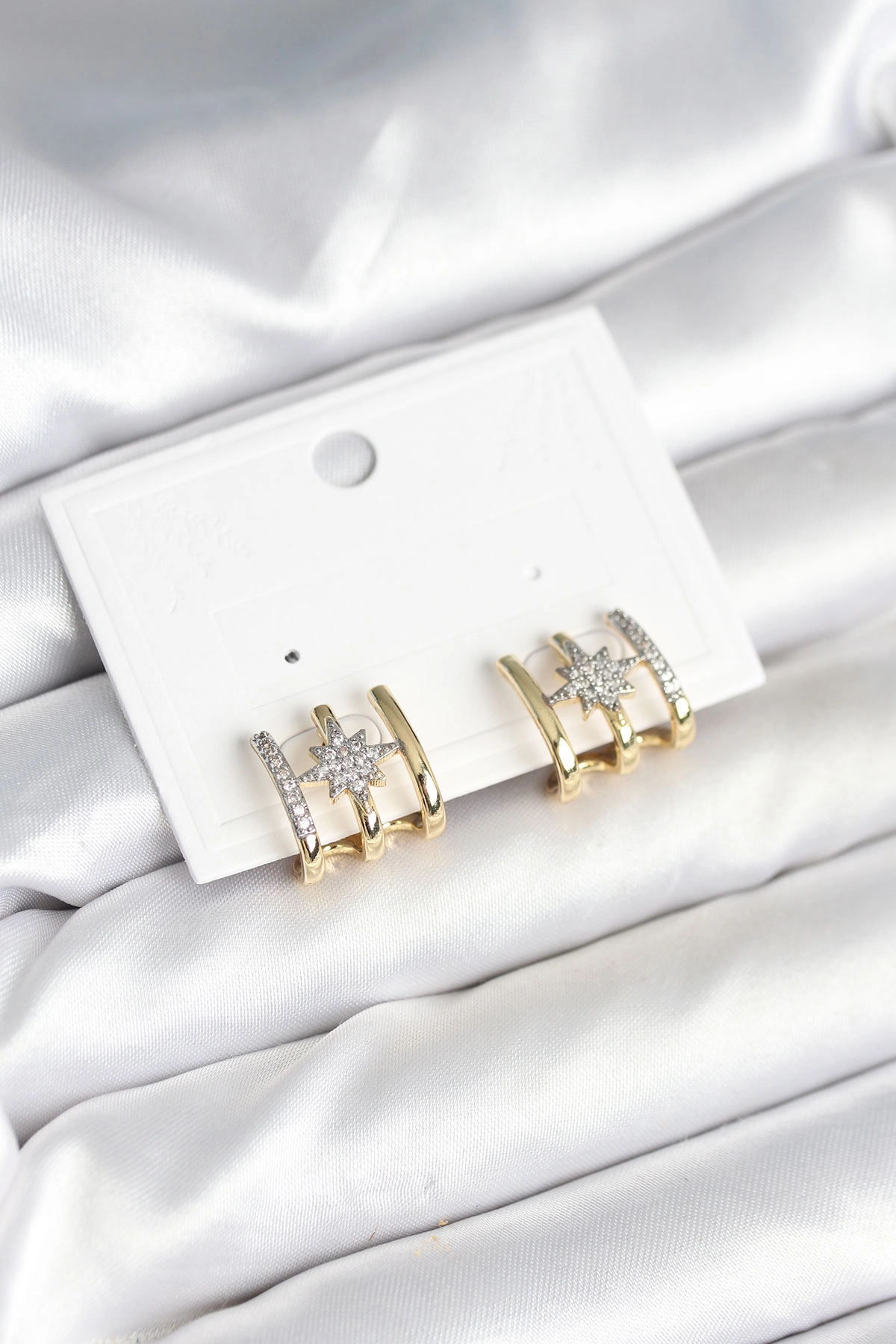 Kaburga Model Kutup Yıldızı Detaylı Gold Renk Kadın Küpe