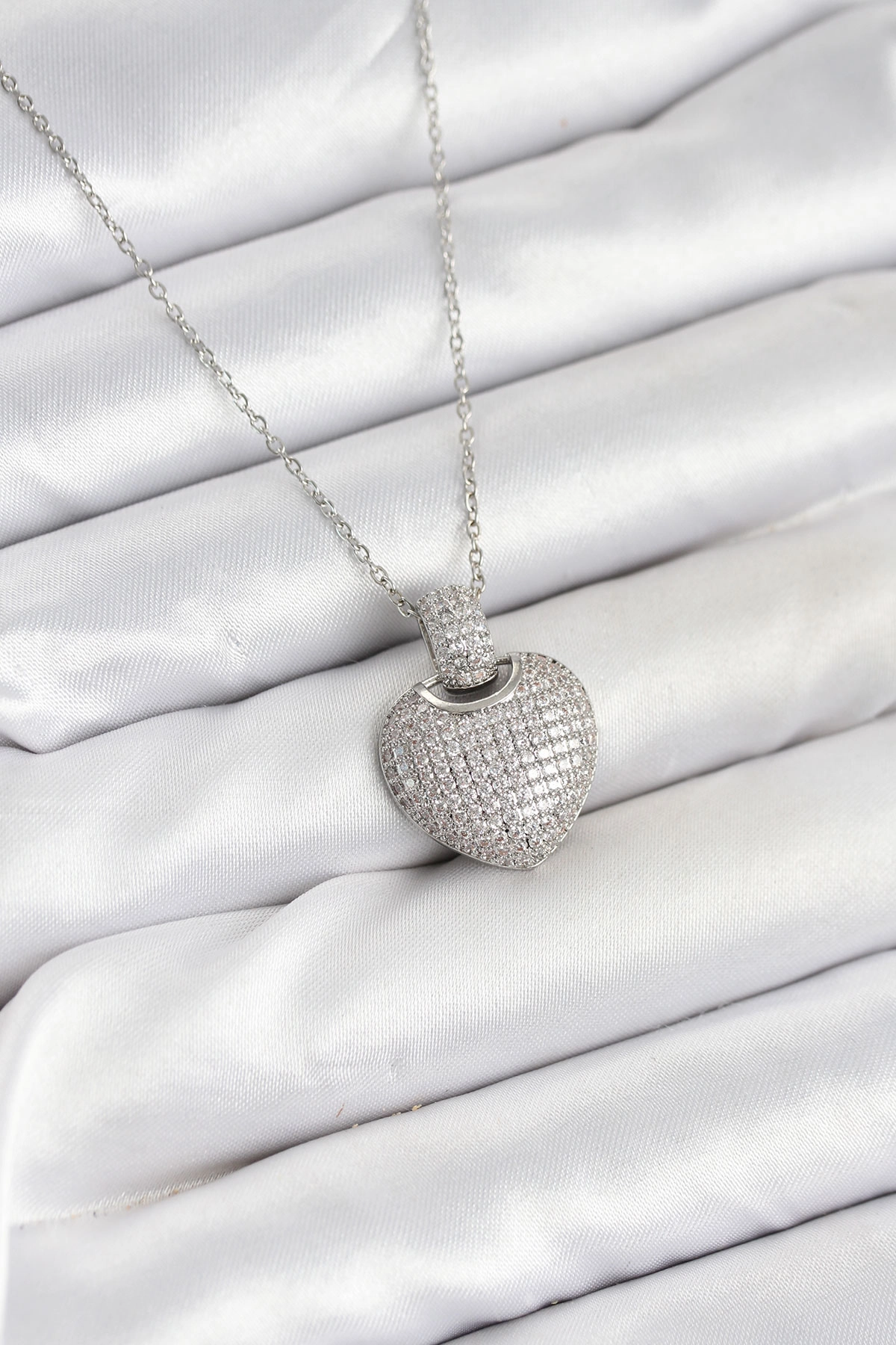 316L Çelik Zincir Gümüş Renk Zirkon Taşlı Kalpli Kadın Kolye