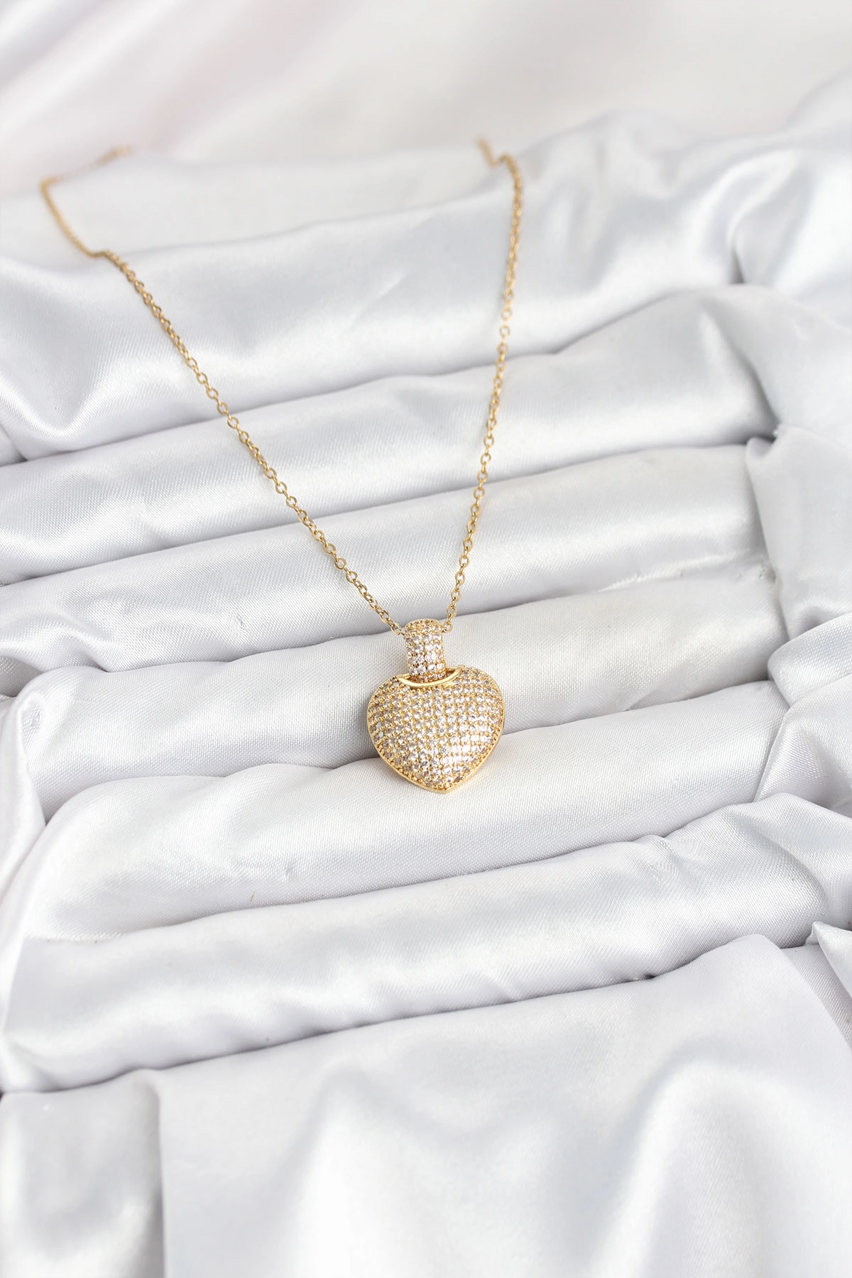 316L Çelik Zincir Gold Renk Zirkon Taşlı Kalpli Kadın Kolye