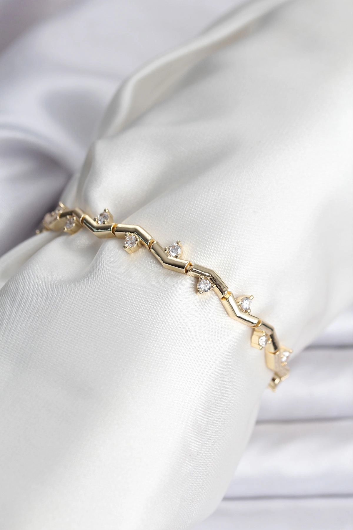 Zikzak Model Pirinç Gold Renk Bileklik