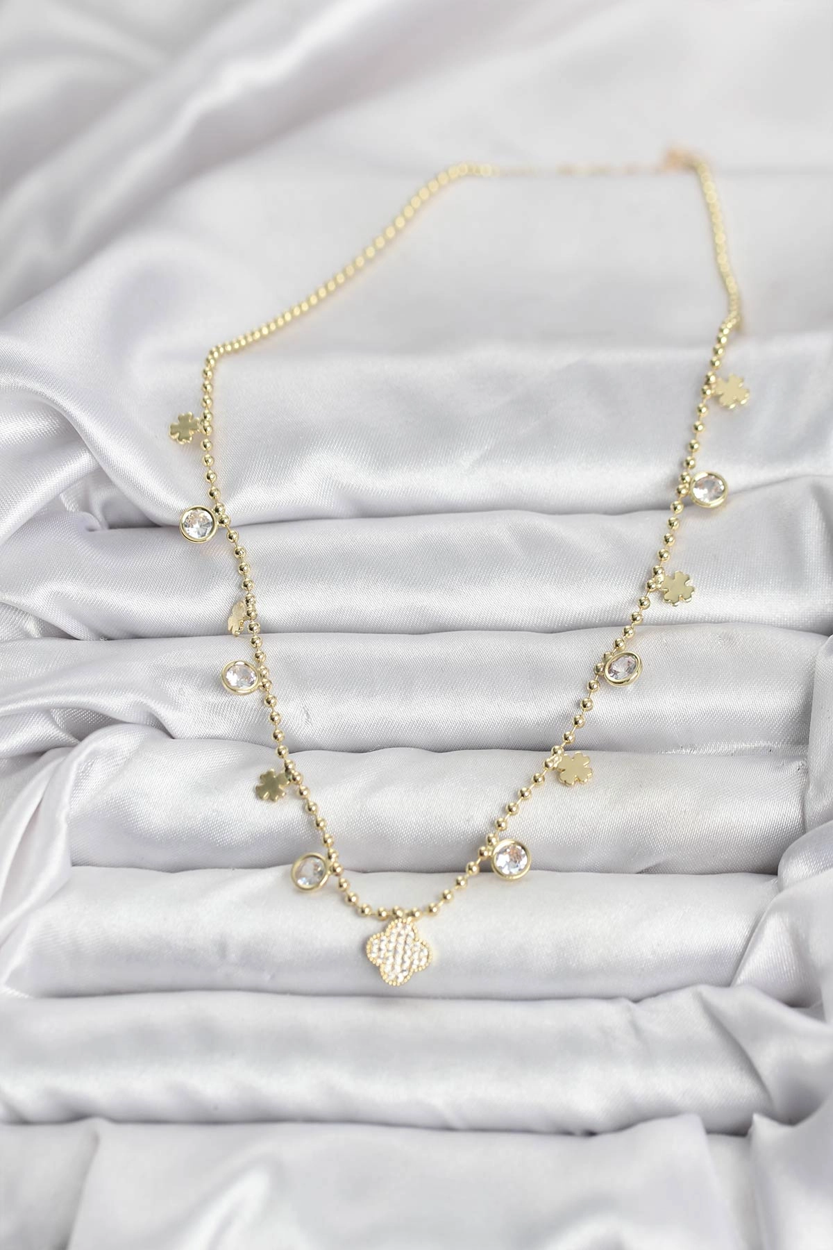 Pirinç Gold Renk Yonca Model Kadın Kolye