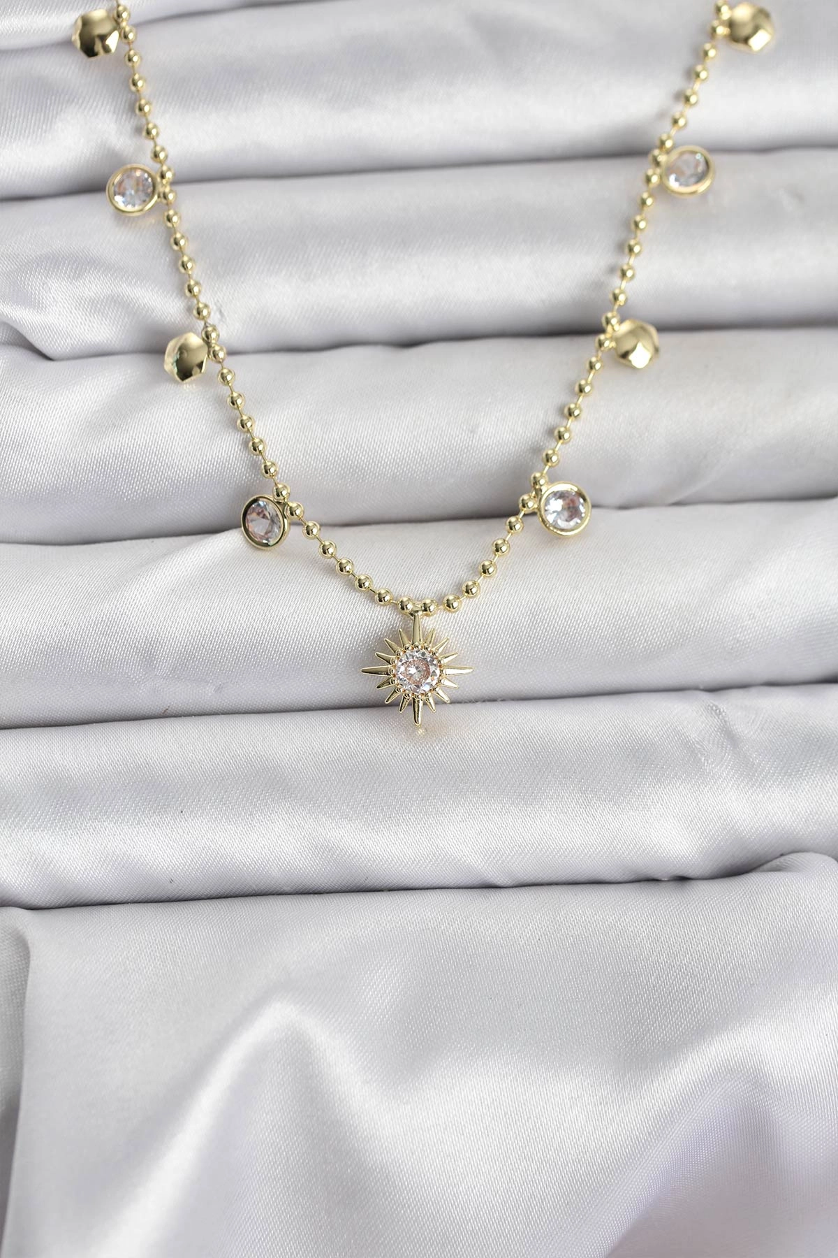 Zirkon Taşlı Kutup Yıldızı Model Pirinç Gold Renk Kadın Kolye