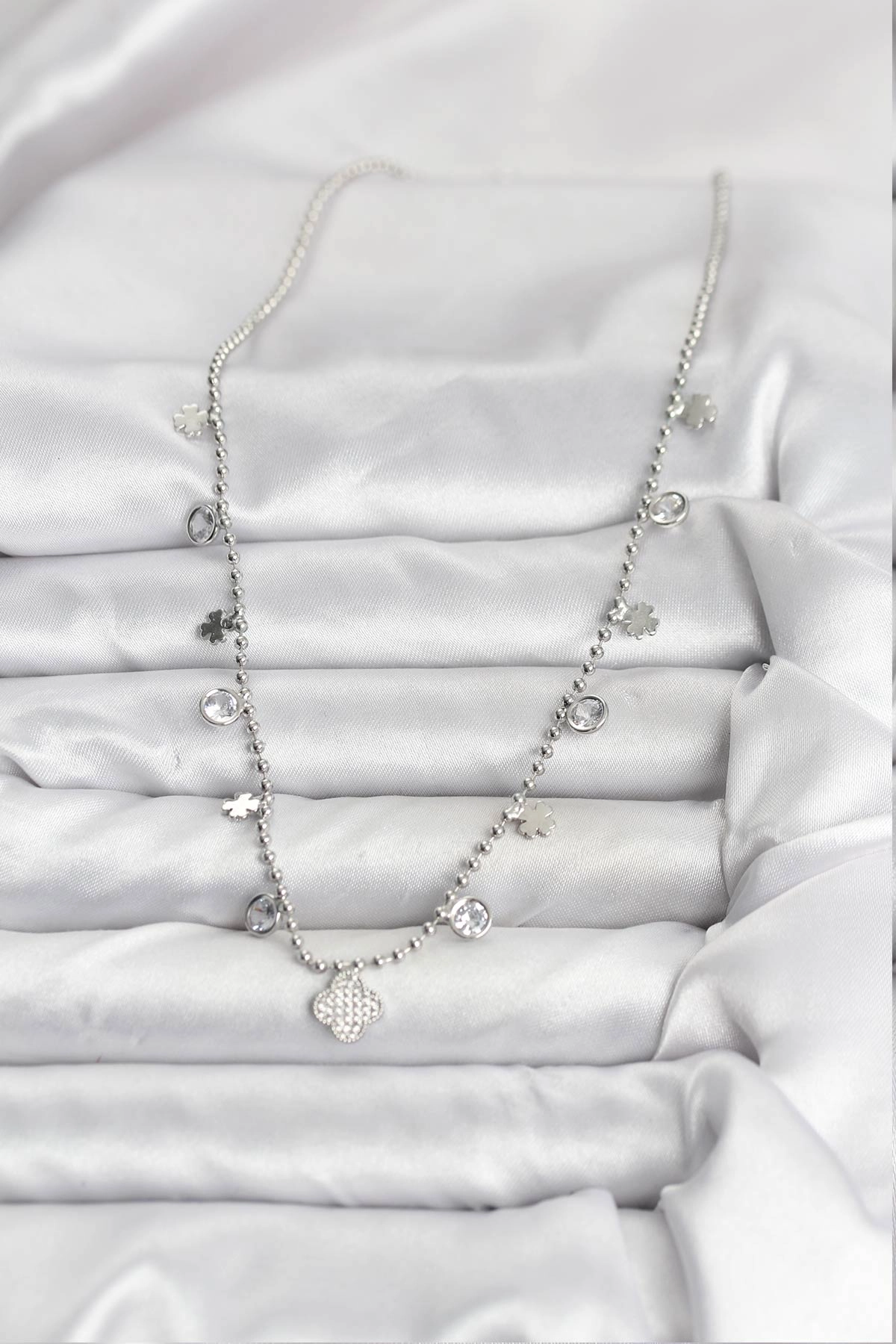 Pirinç Gümüş Renk Yonca Model Kadın Kolye