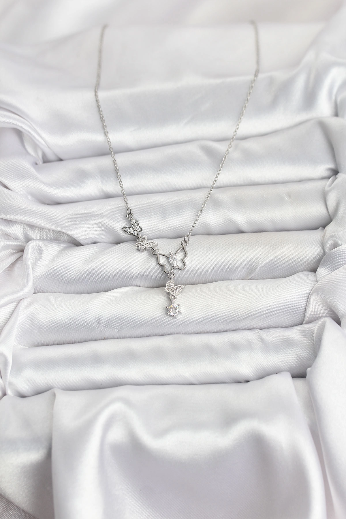 316L Çelik Zincir Gümüş Renk Kelebek Model Kadın Kolye