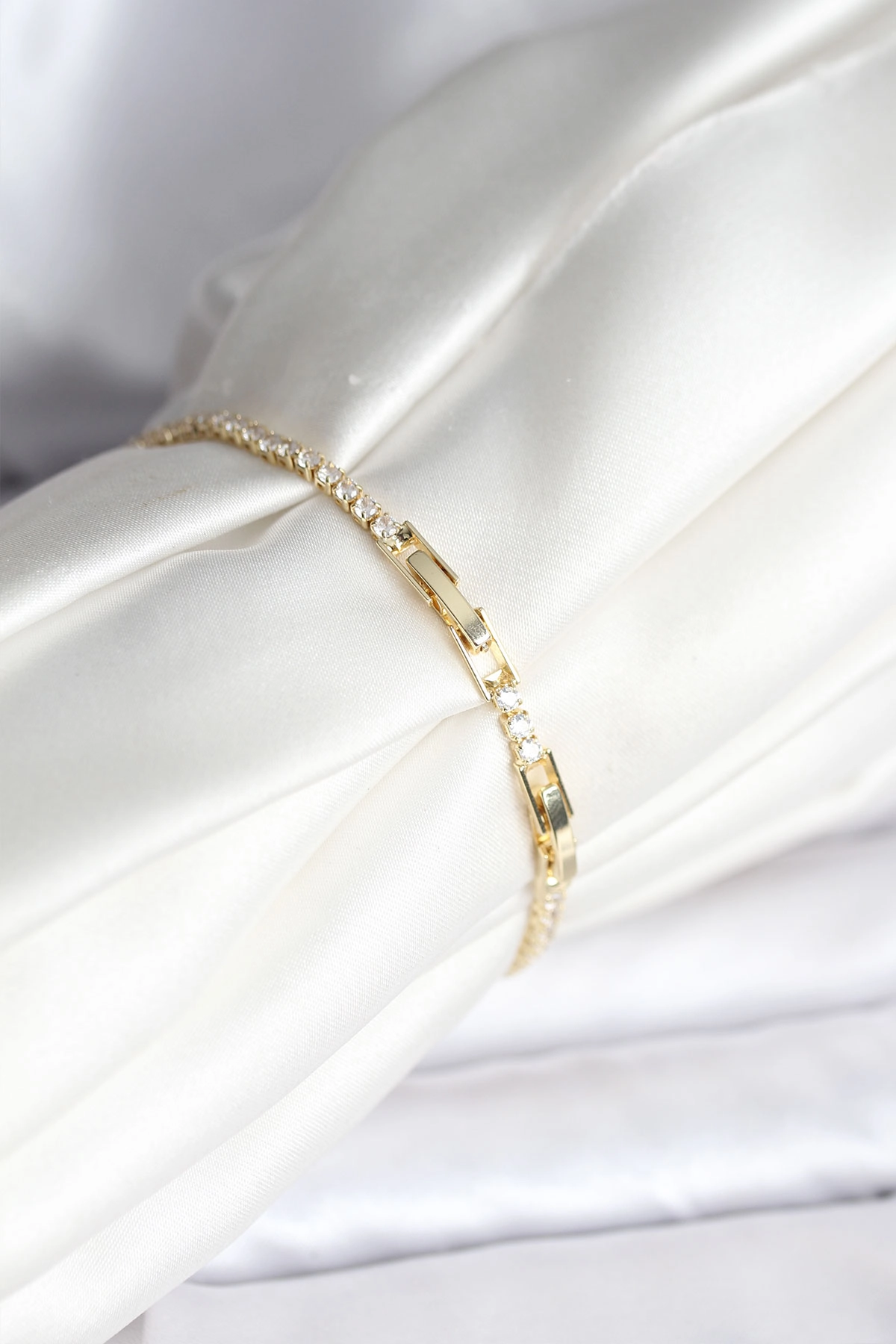 Anka Kuşu Model Zirkon Taşlı Gold Renk Pirinç Su Yolu Kadın Bileklik