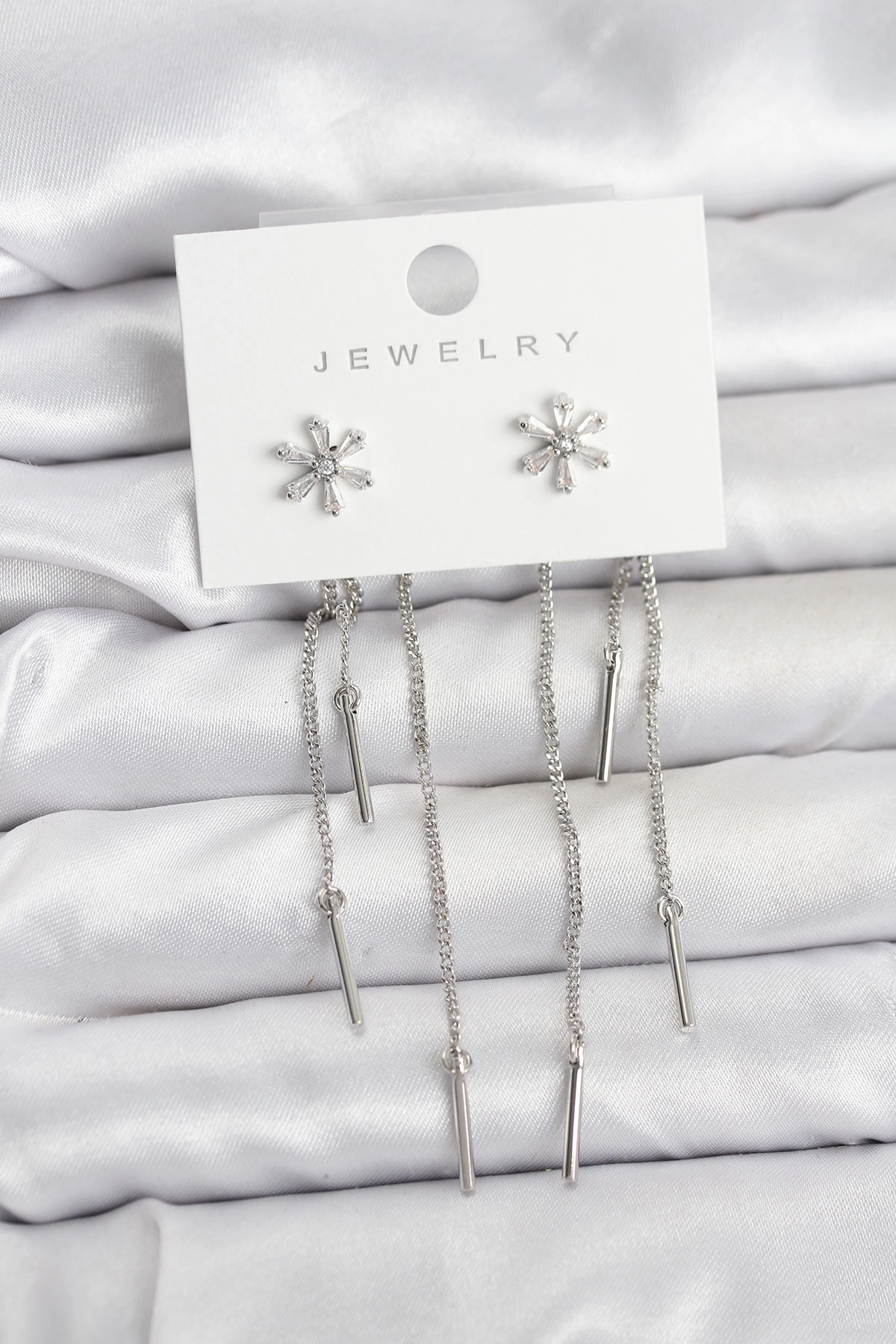 Çiçek Model Gümüş Pirinç Sallantılı Kadın Küpe