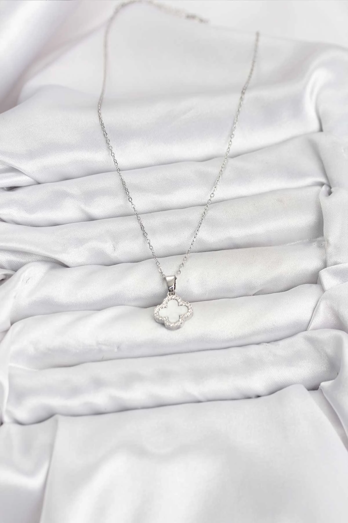 316L Çelik Zincir Gümüş Renk Sedefli Yonca Kadın Kolye