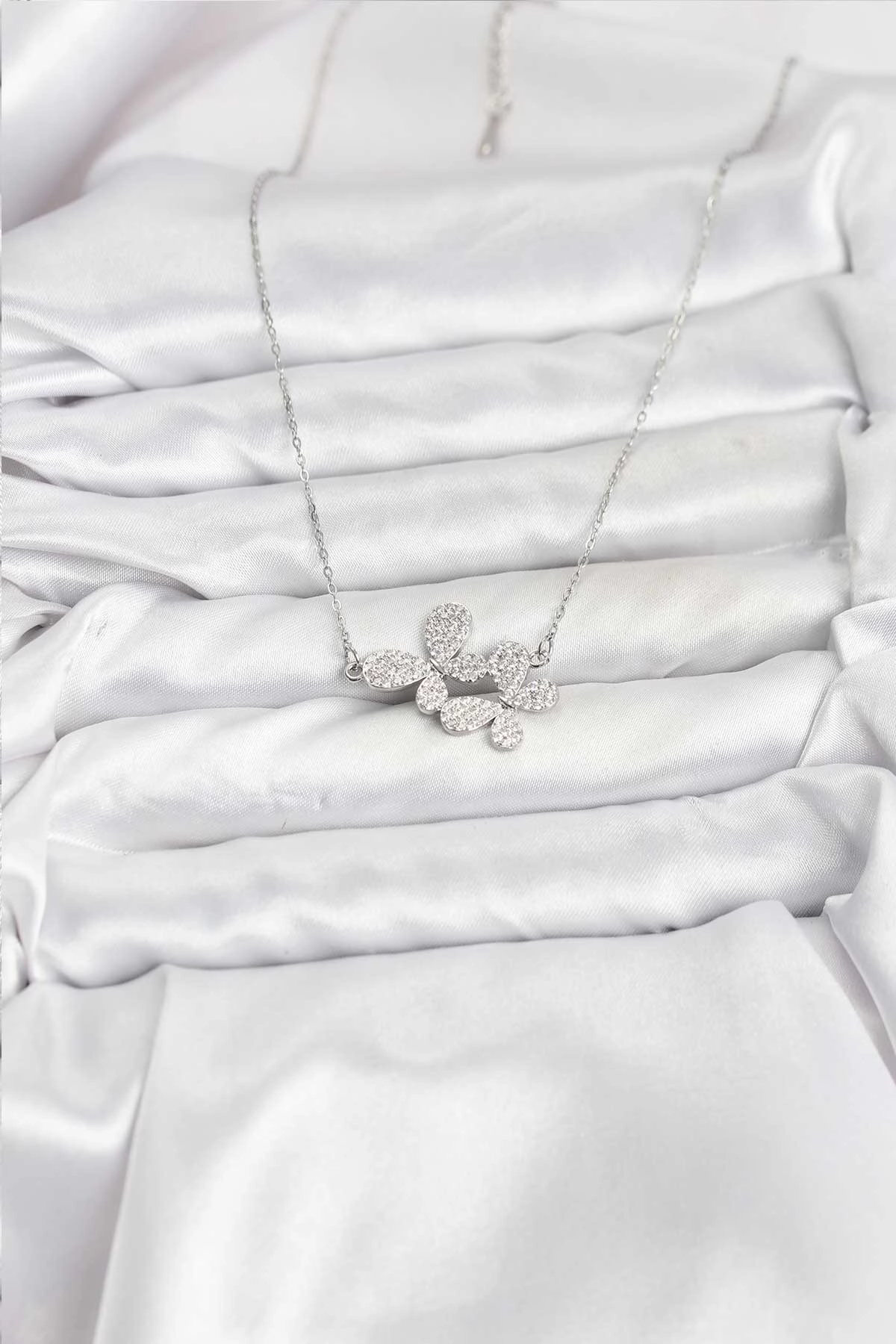 316L Çelik Zincir Gümüş Renk Zirkon Taşlı Kelebek Model Kadın Kolye