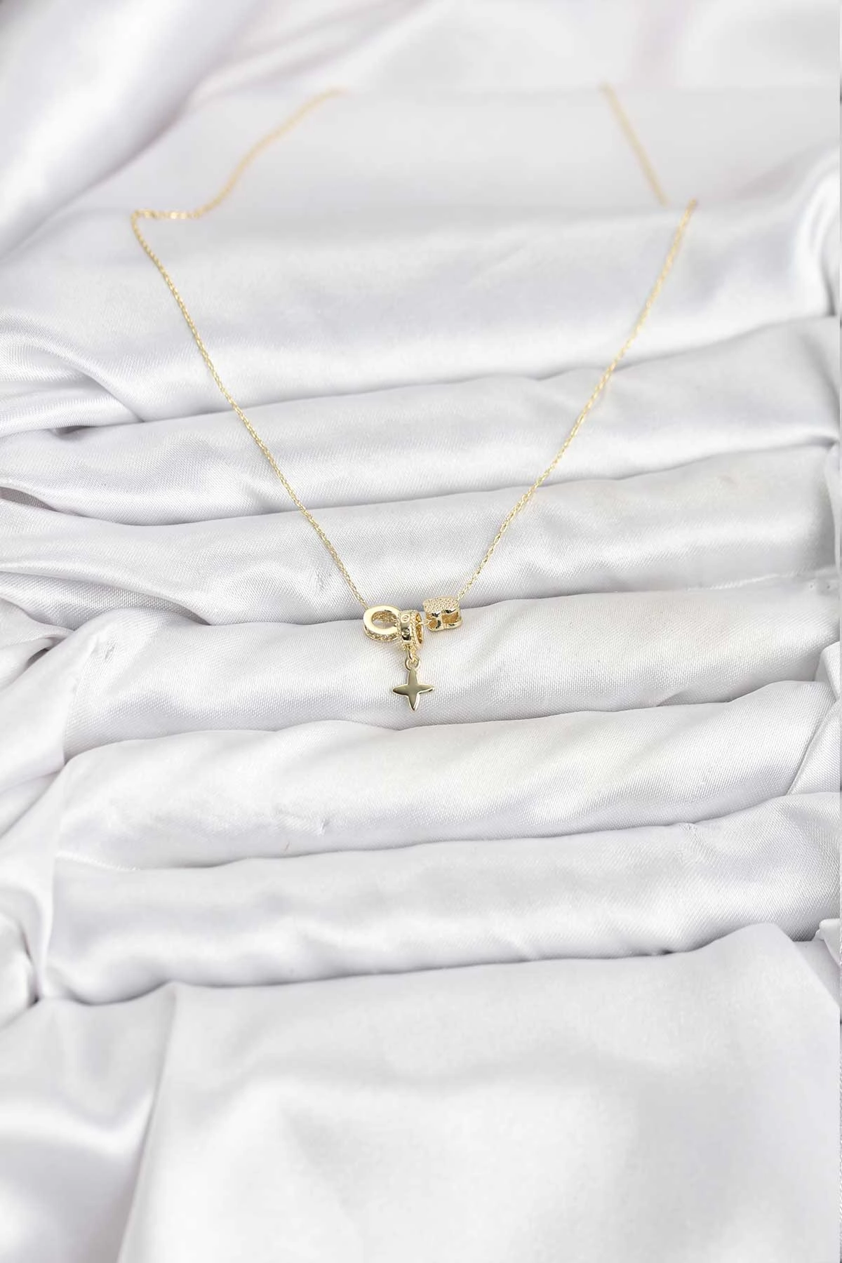 Gold Renk Pirinç Minimal Charmlı Kadın Kolye