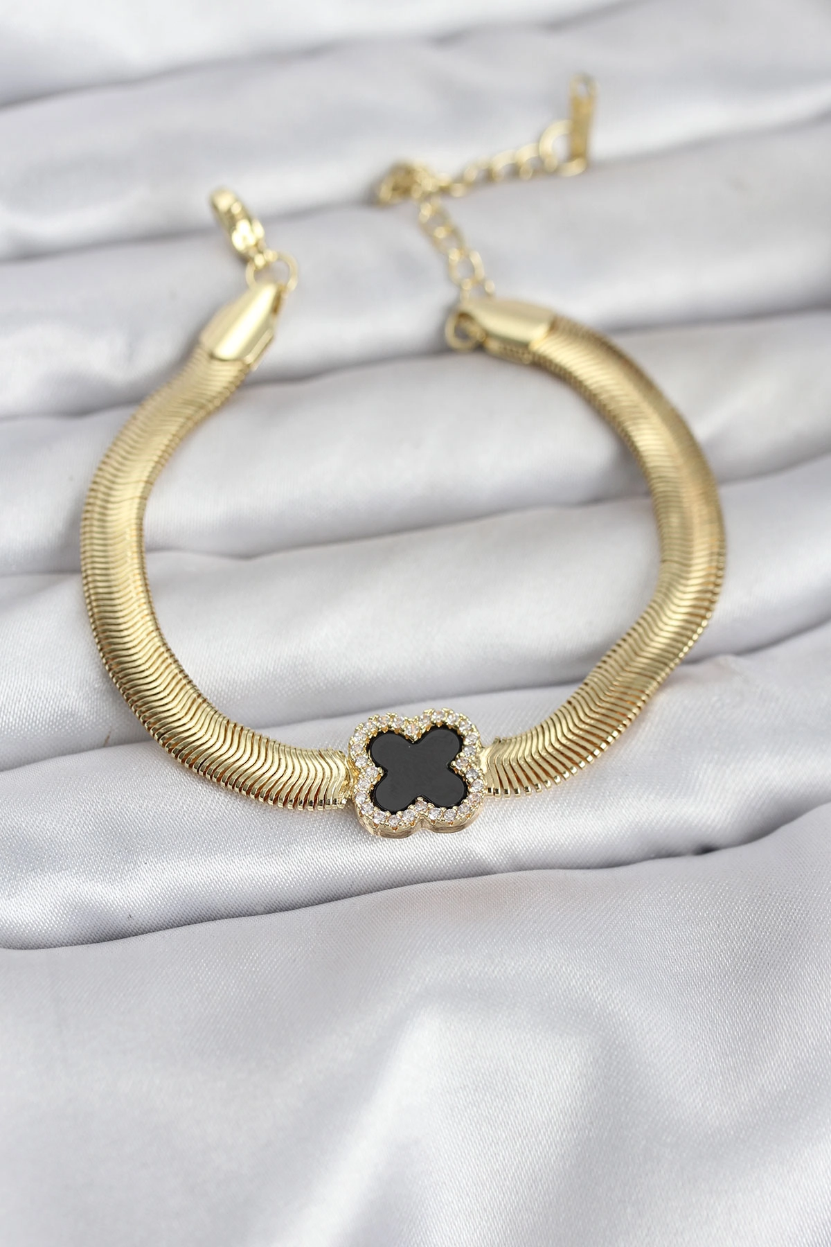 316L Çelik Gold Renk Siyah Yonca Model Zirkon Taşlı Yılan Zincirli Kadın Bileklik