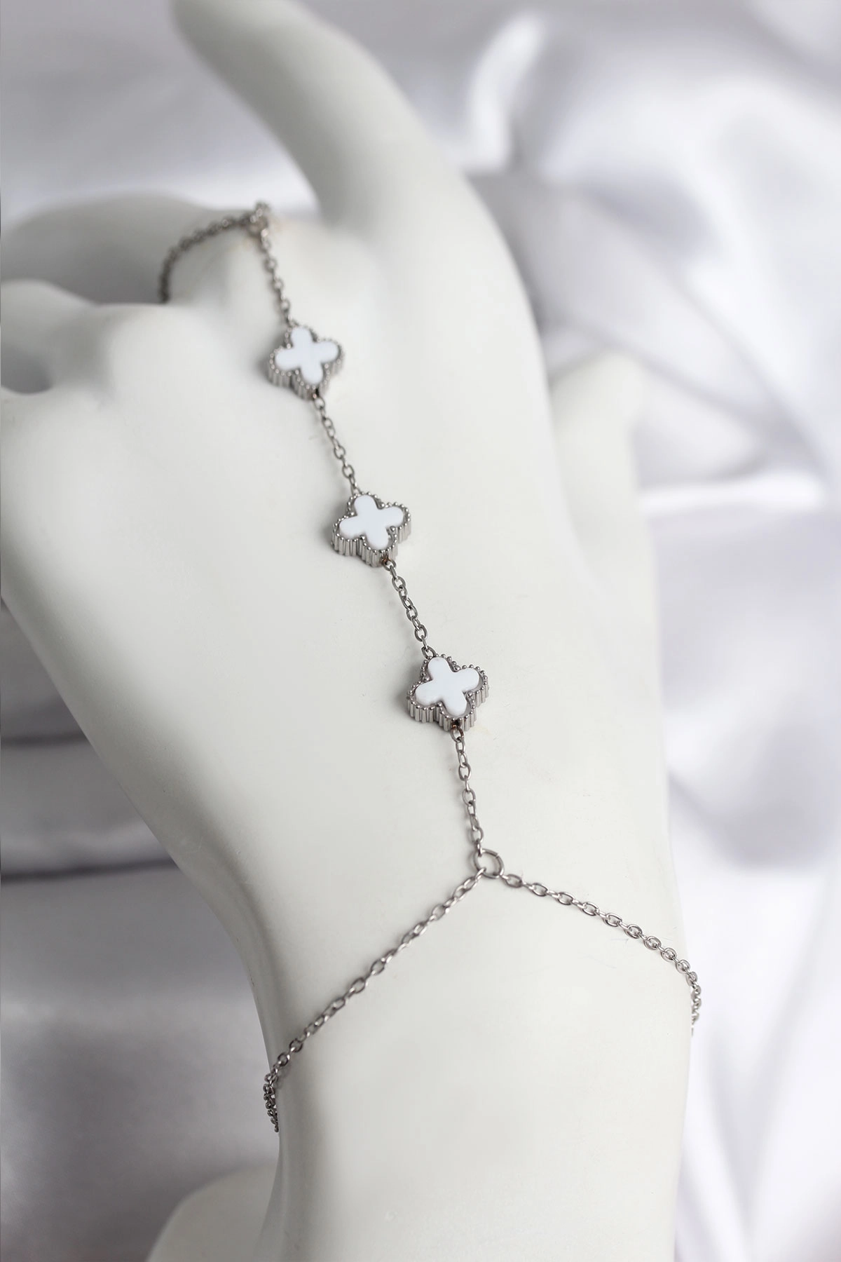 316L Çelik Gümüş Renk Beyaz Yonca Model Kadın Şahmeran