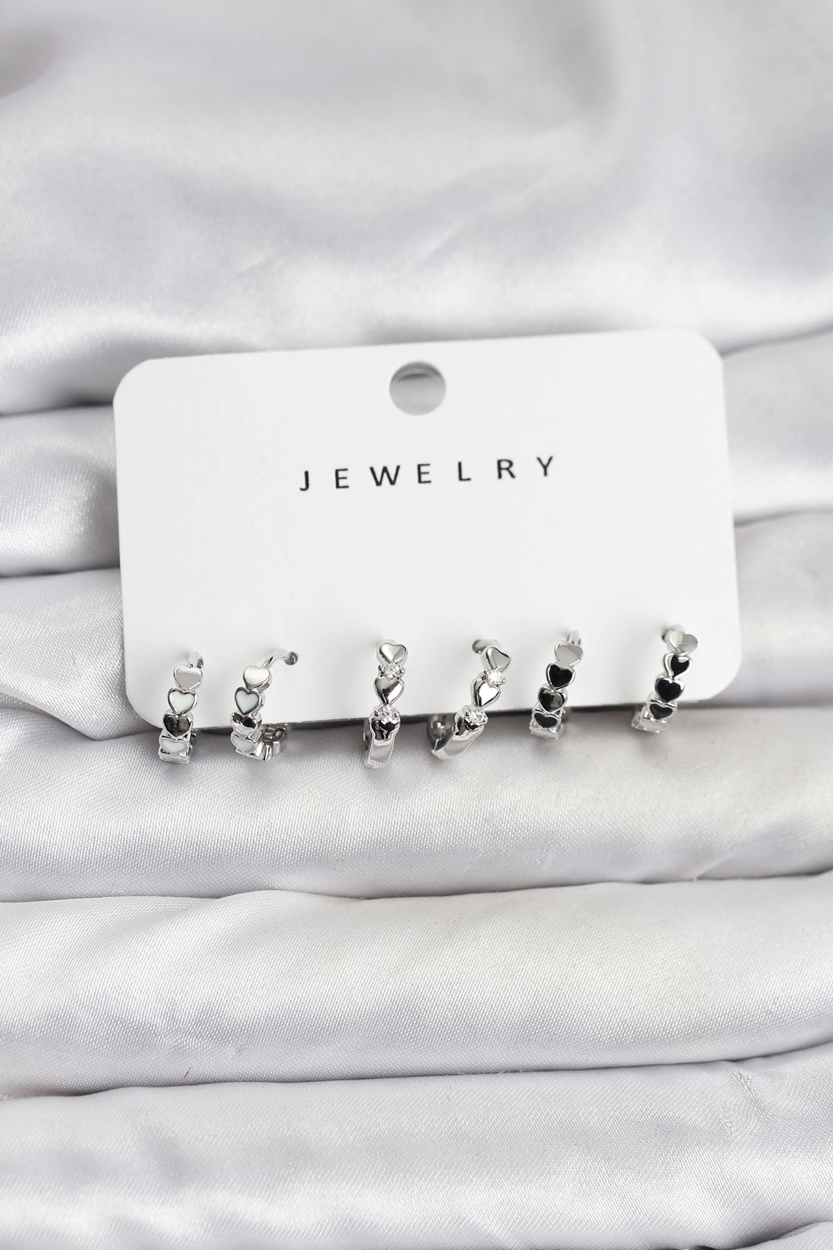 Gümüş Renk Pirinç Minimal Kalp Detaylı Kadın Küpe Seti