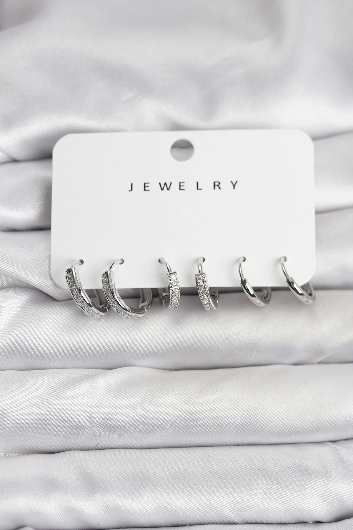 Zirkon Taşlı Gümüş Renk Pirinç Kadın Küpe Seti