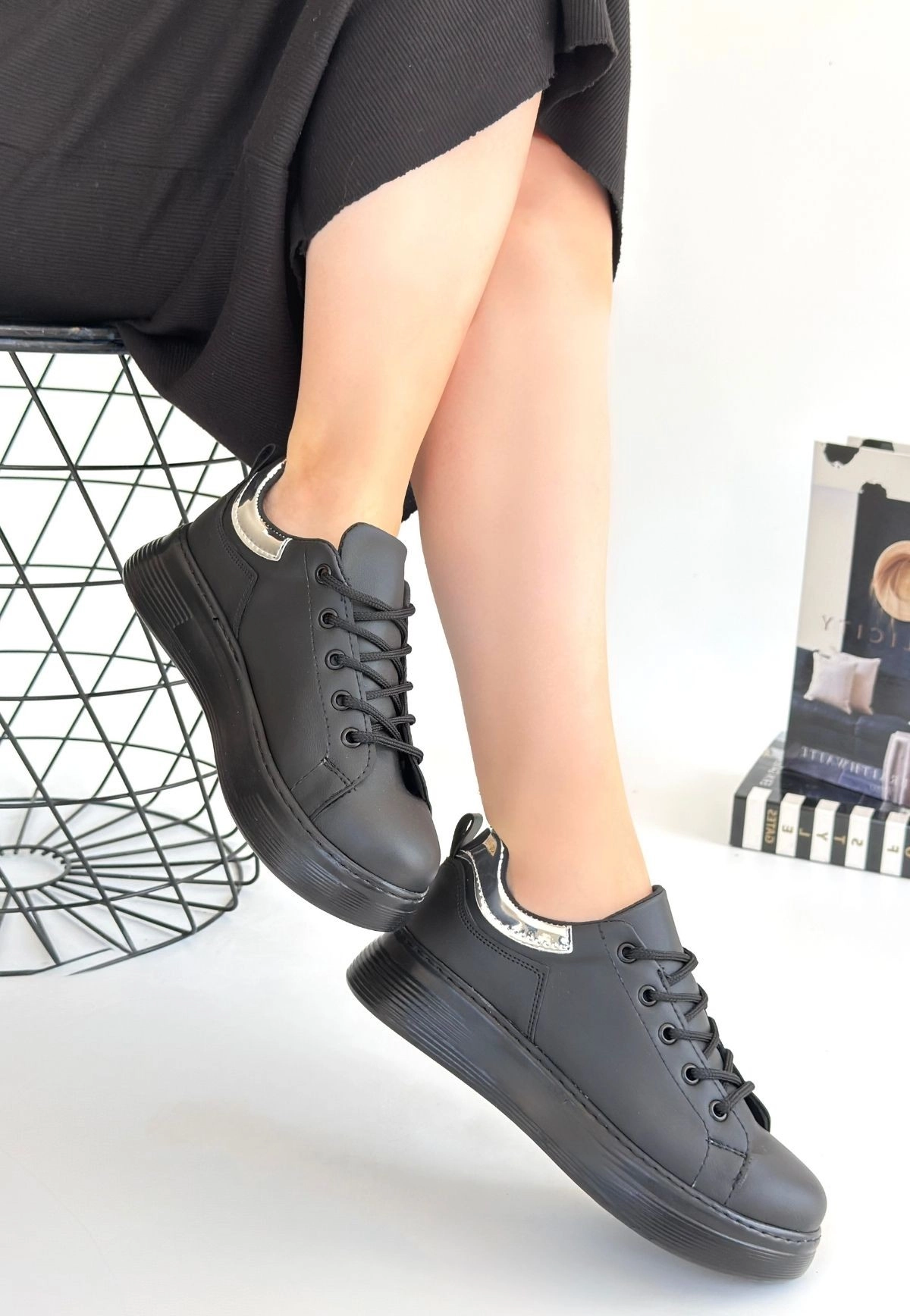 Sofio Siyah Cilt Bağcıklı Spor Ayakkabı