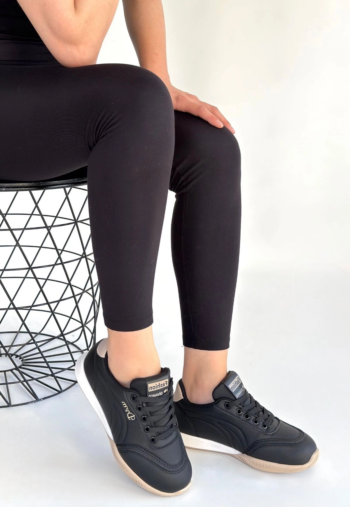 Tawen Siyah Cilt Bej Tabanlı Bağcıklı Spor Ayakkabı