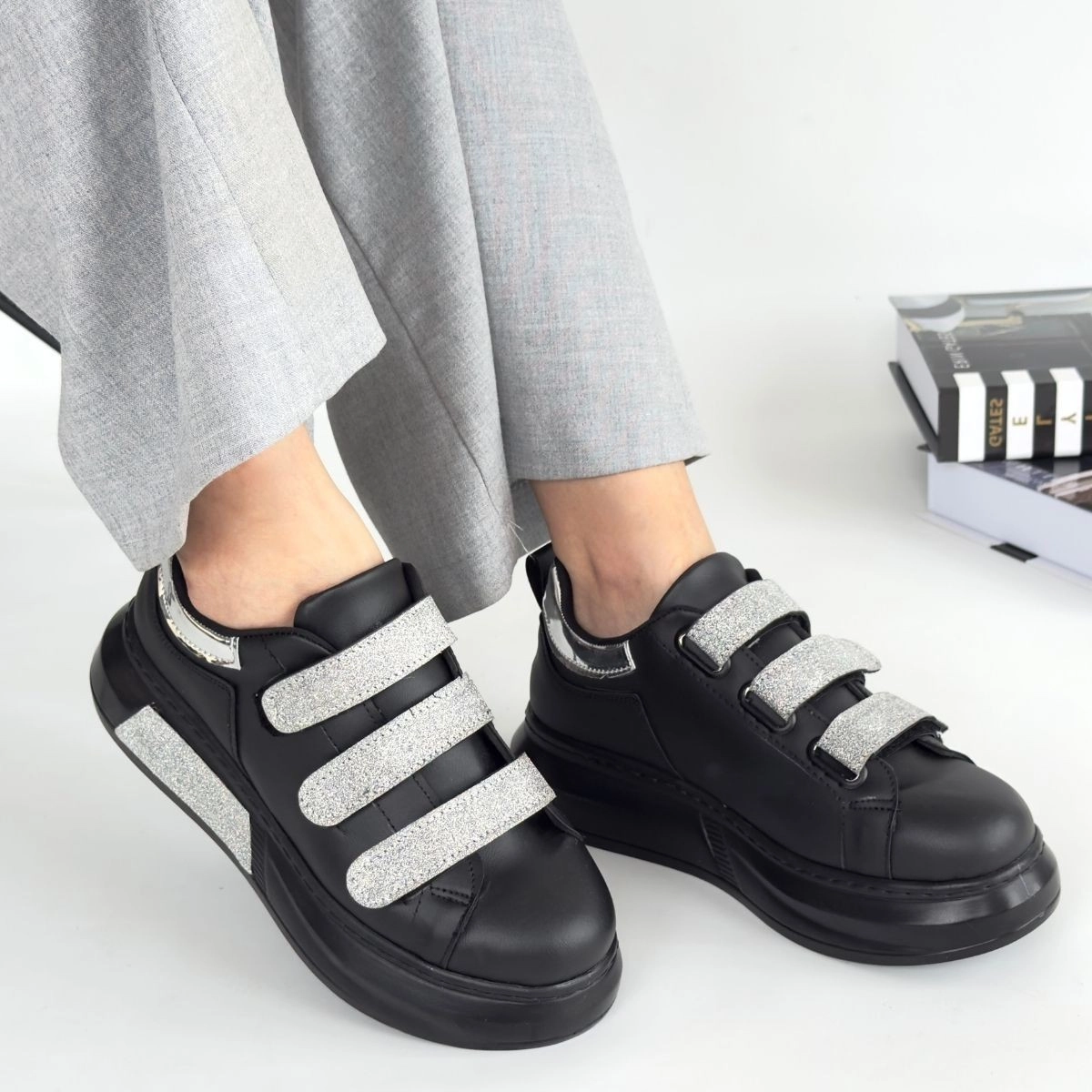 Elika Siyah Cilt Simli Cırt Cırtlı Spor Ayakkabı