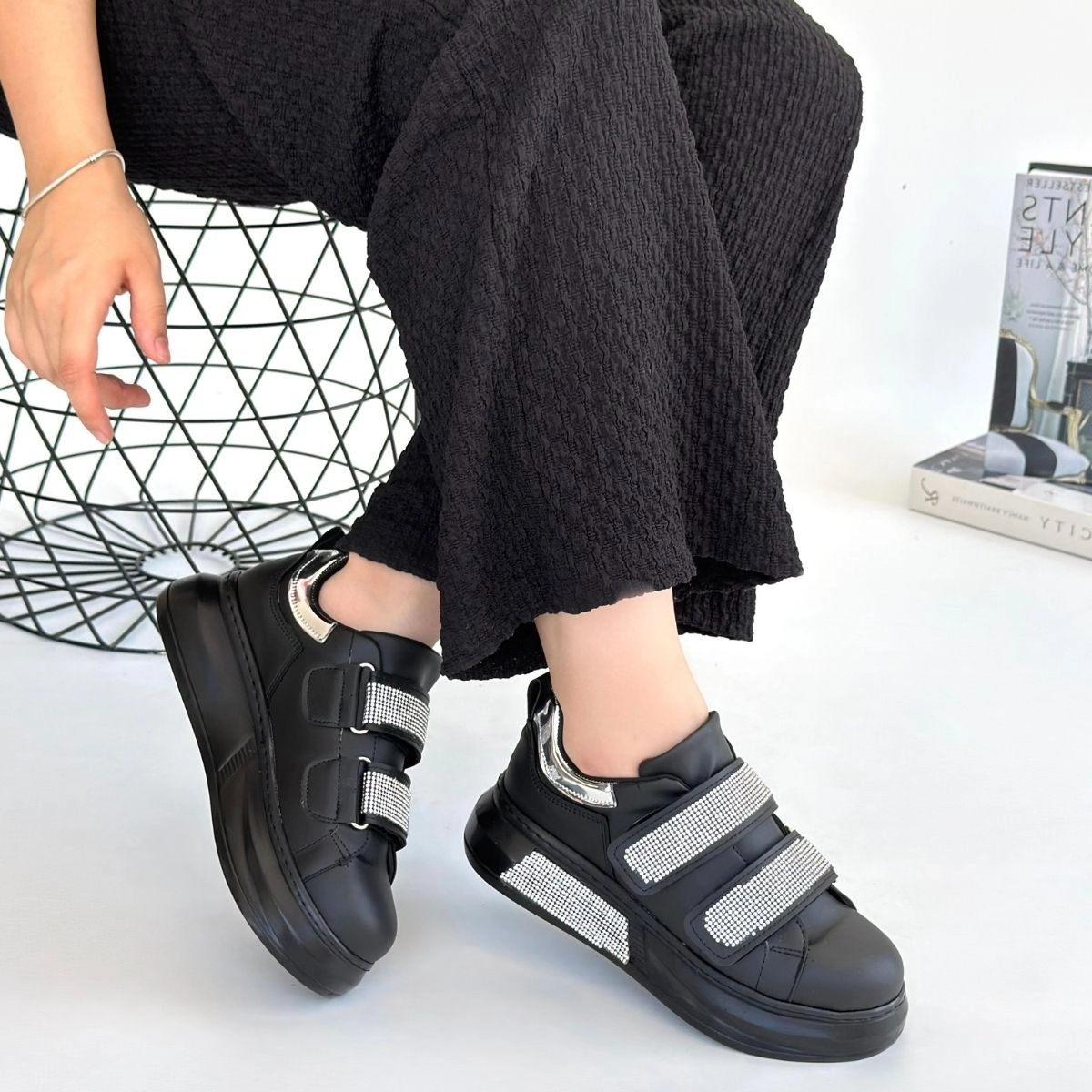 Nino Siyah Cilt Cırt Cırtlı Spor Ayakkabı