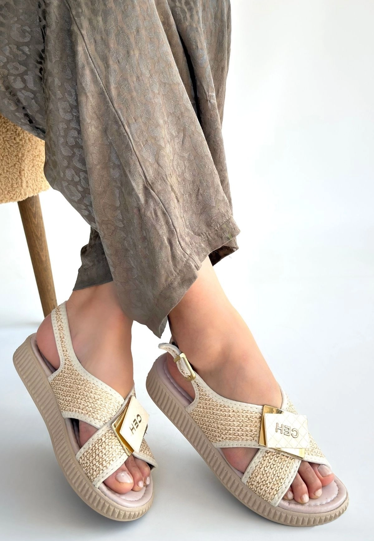 Cate Bej Hasır Cilt Sandalet