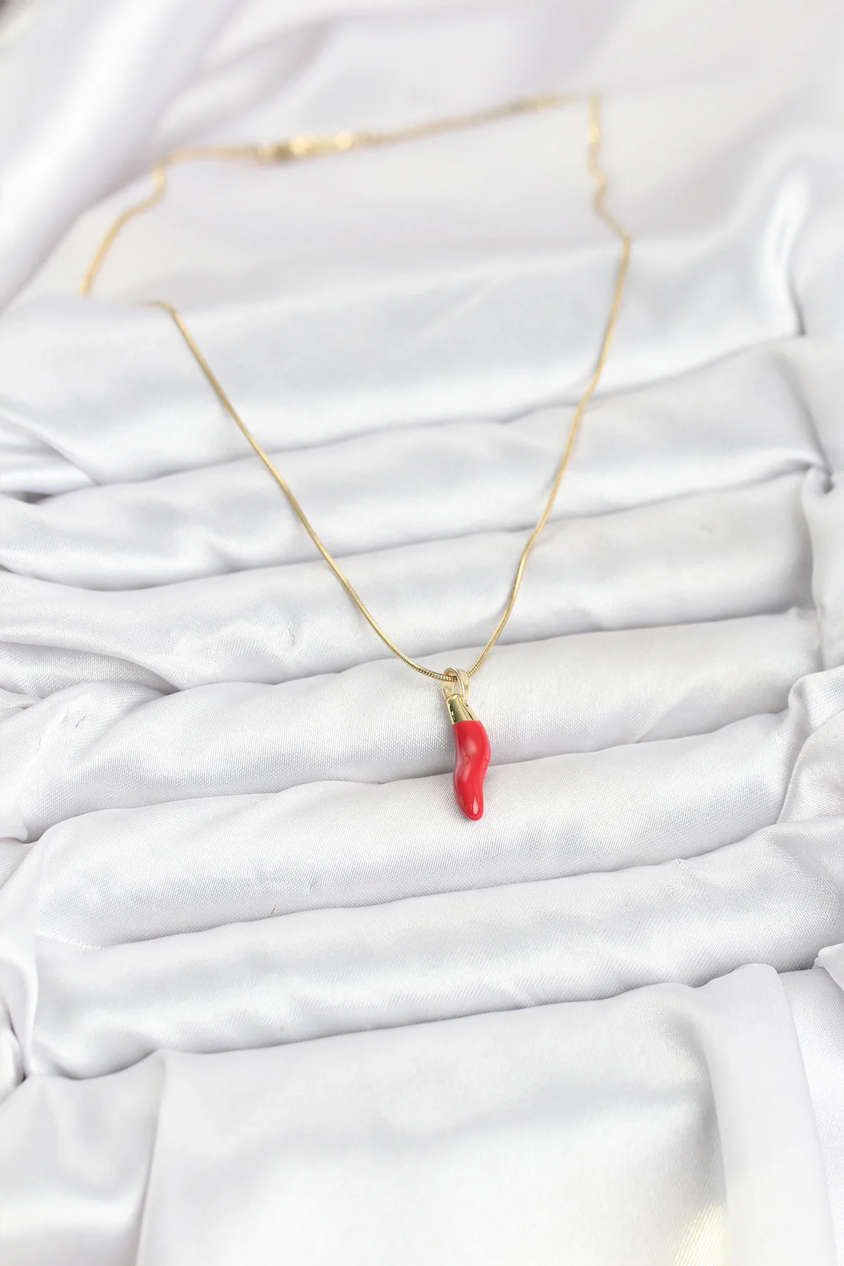 316L Çelik Gold Renk Kapya Kırmızı Biber Model Kadın Kolye