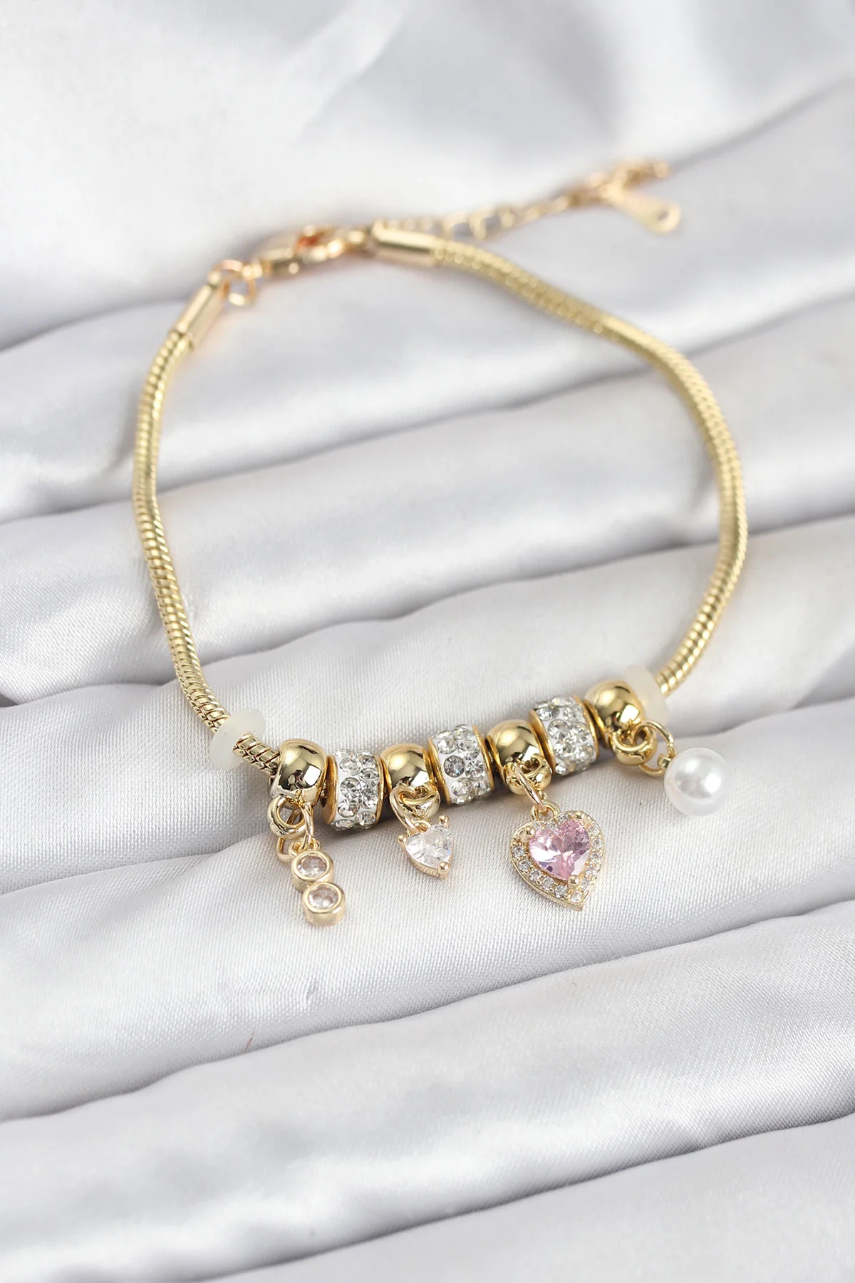 Pirinç Gold Renk Pembe Kalp Charmlı Kadın Bileklik