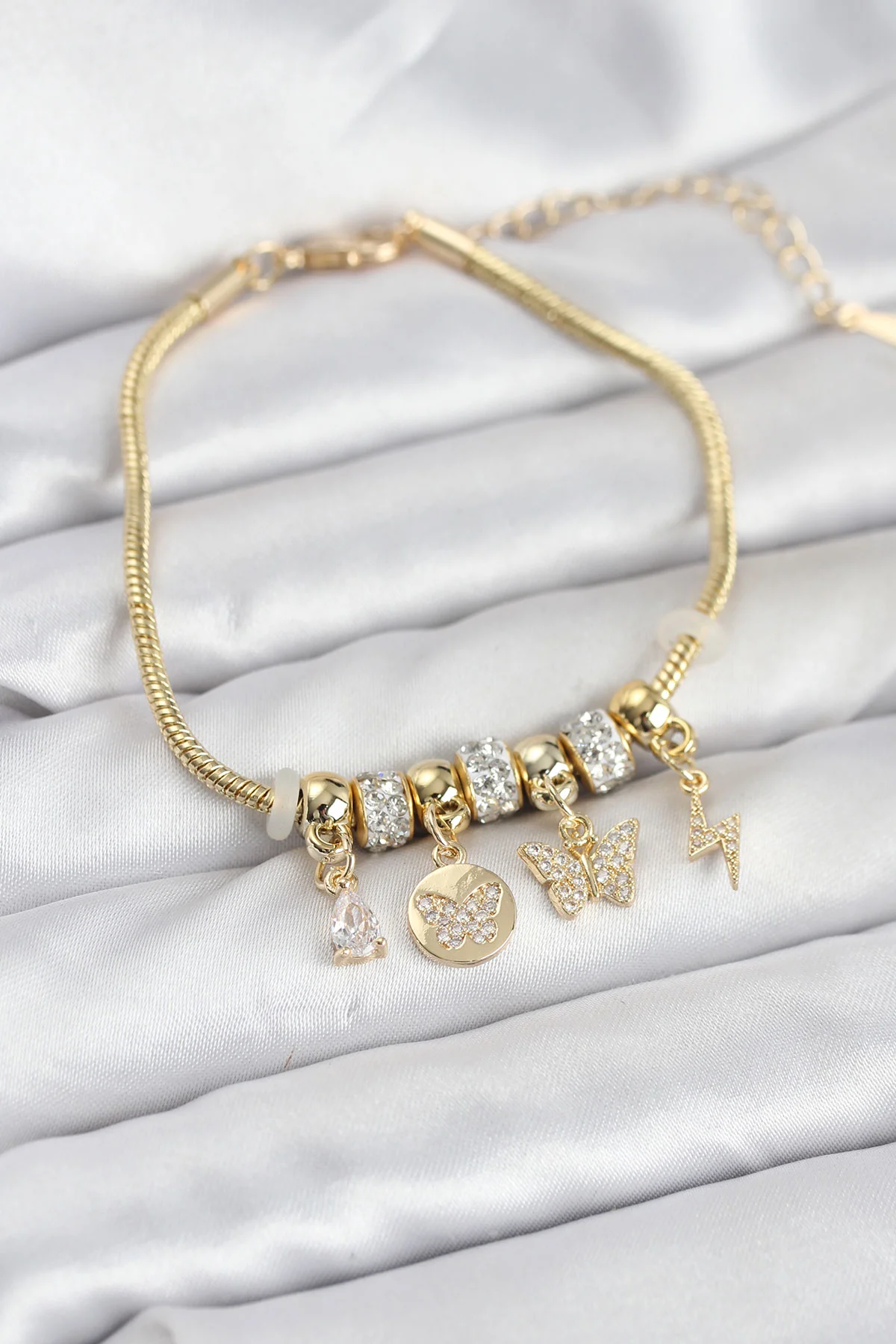 Pirinç Gold Renk Kelebek Charmlı Kadın Bileklik