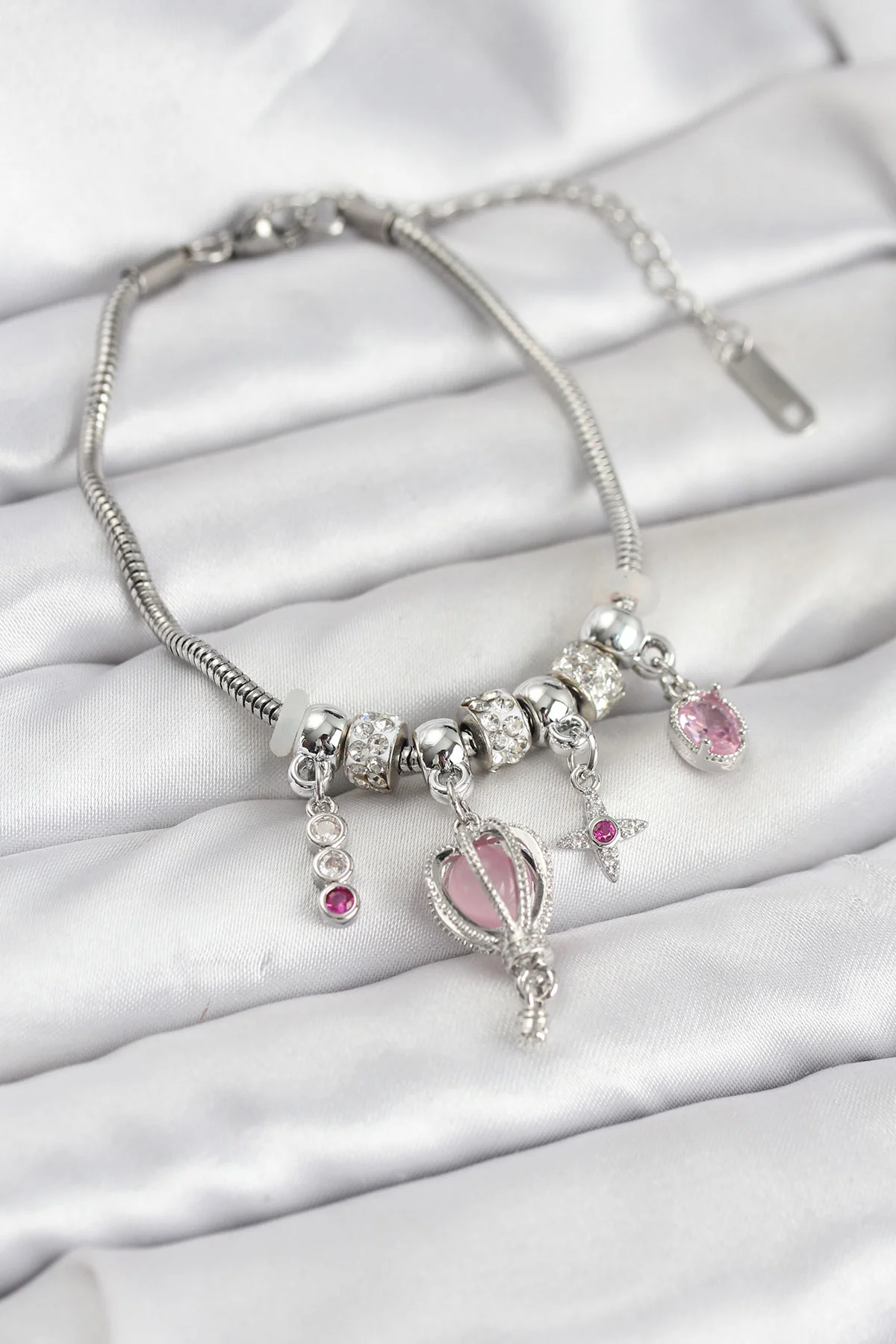 Pirinç Gümüş Renk Uçan Balon Charmlı Kadın Bileklik