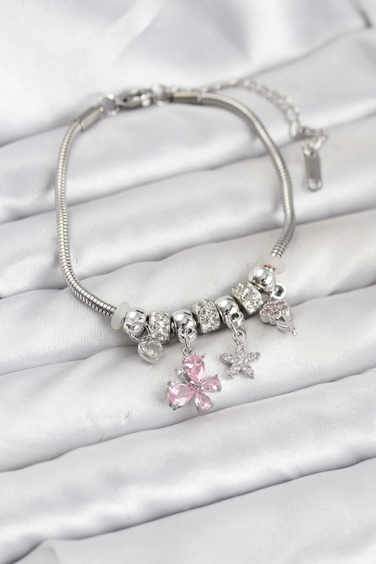 Pirinç Gümüş Renk Pembe Kelebek Charmlı Kadın Bileklik