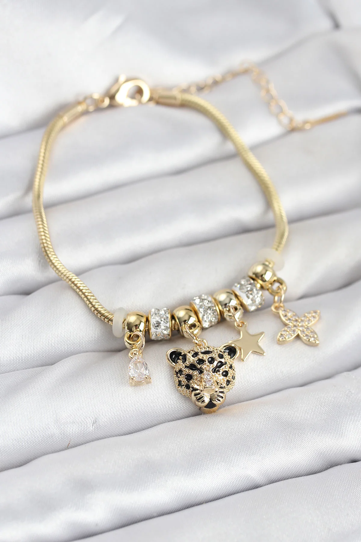 Pirinç Gold Renk Kaplan Model Charmlı Kadın Bileklik