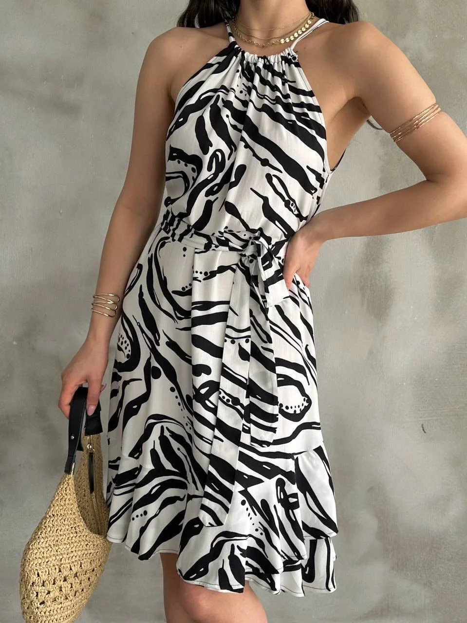 Kadın Boyundan Ayarlamalı Kuşaklı Desenli Kloş Elbise