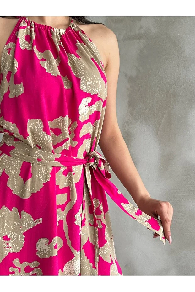 Kadın Pembe Bej Desenli Halter Yaka Kuşaklı Yazlık Elbise