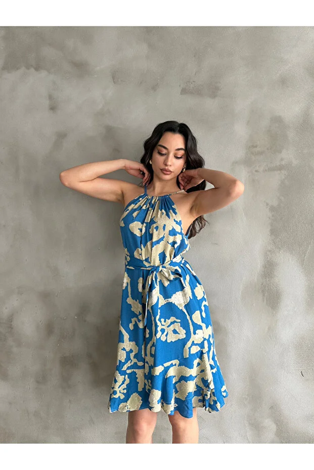 Kadın Mavi Bej Desenli Halter Yaka Kuşaklı Yazlık Elbise