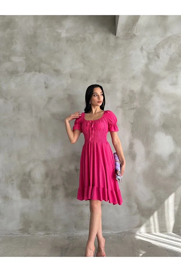 Büzgü ve Fırfırlı Kayık Yaka Mini Elbise – Pembe